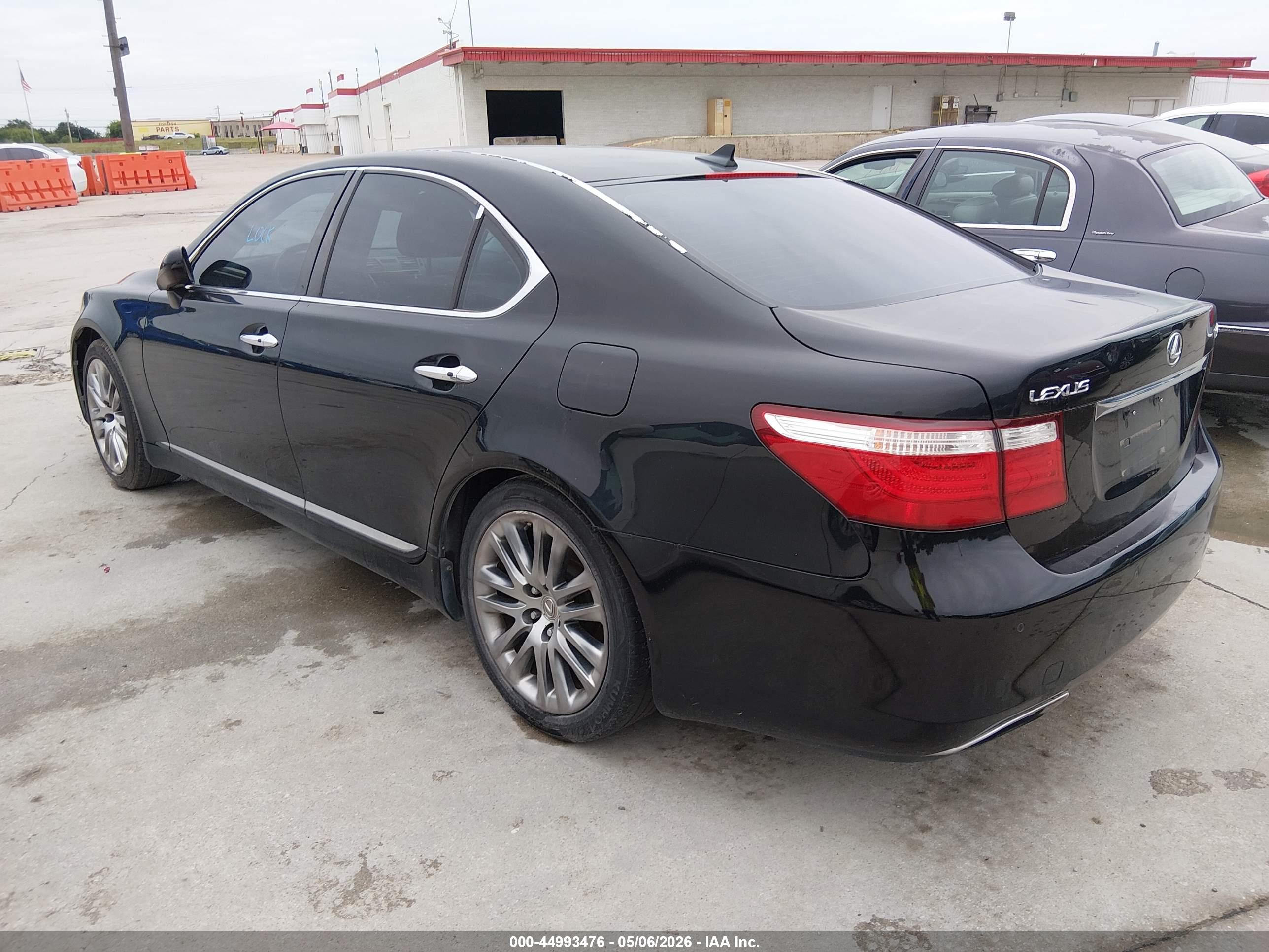 LEXUS LS image 3