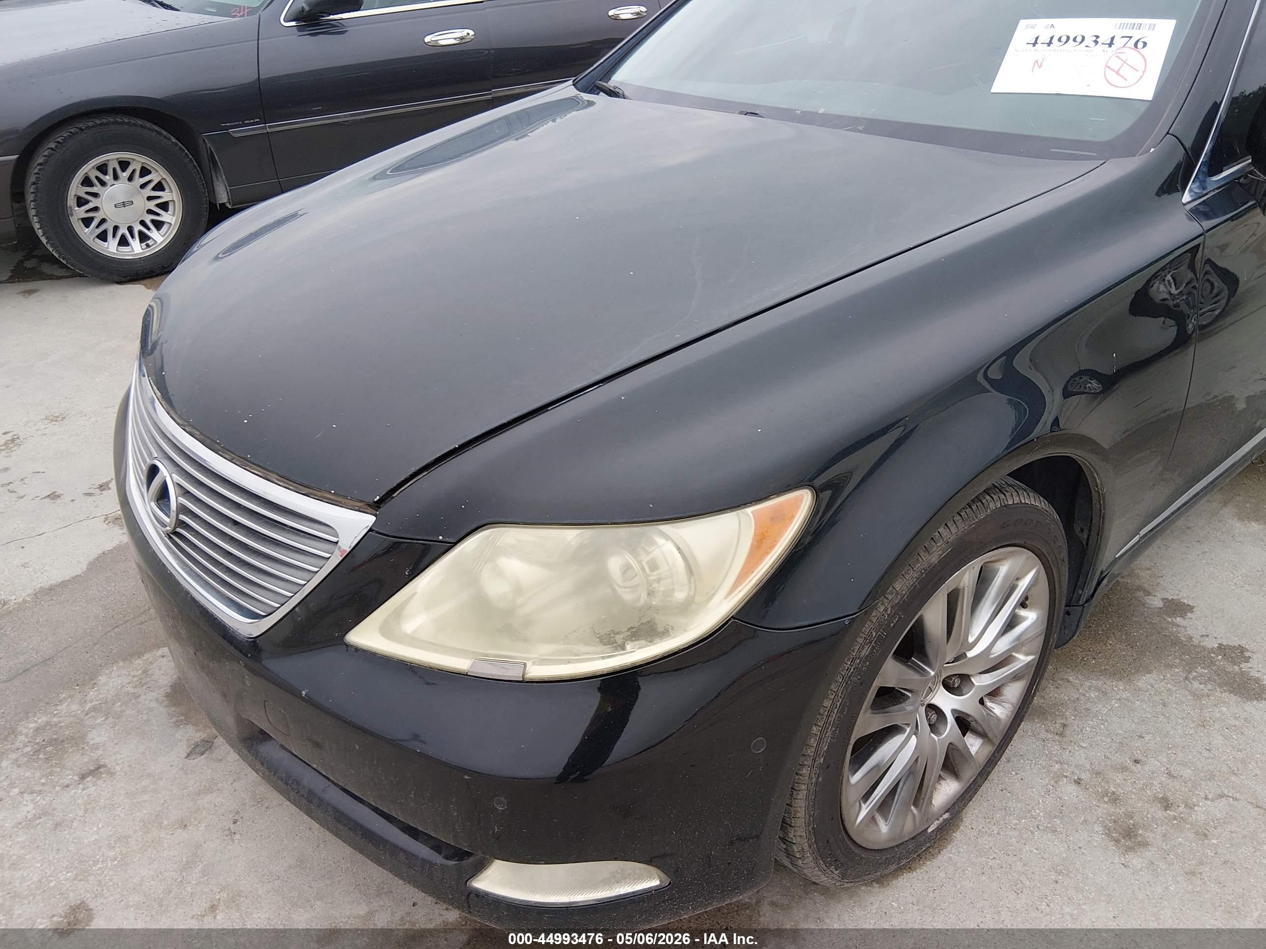 LEXUS LS image 6