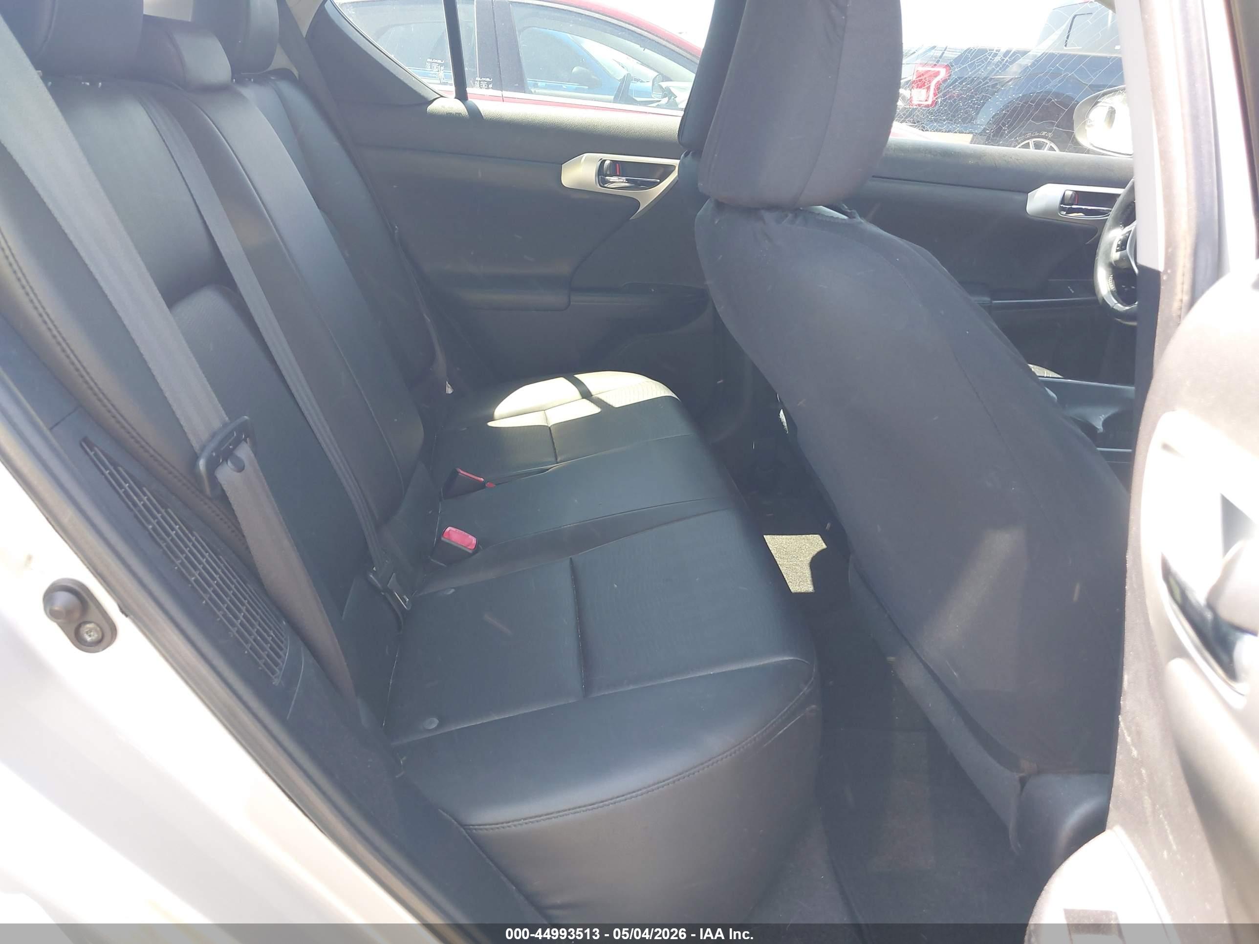 LEXUS CT image 8