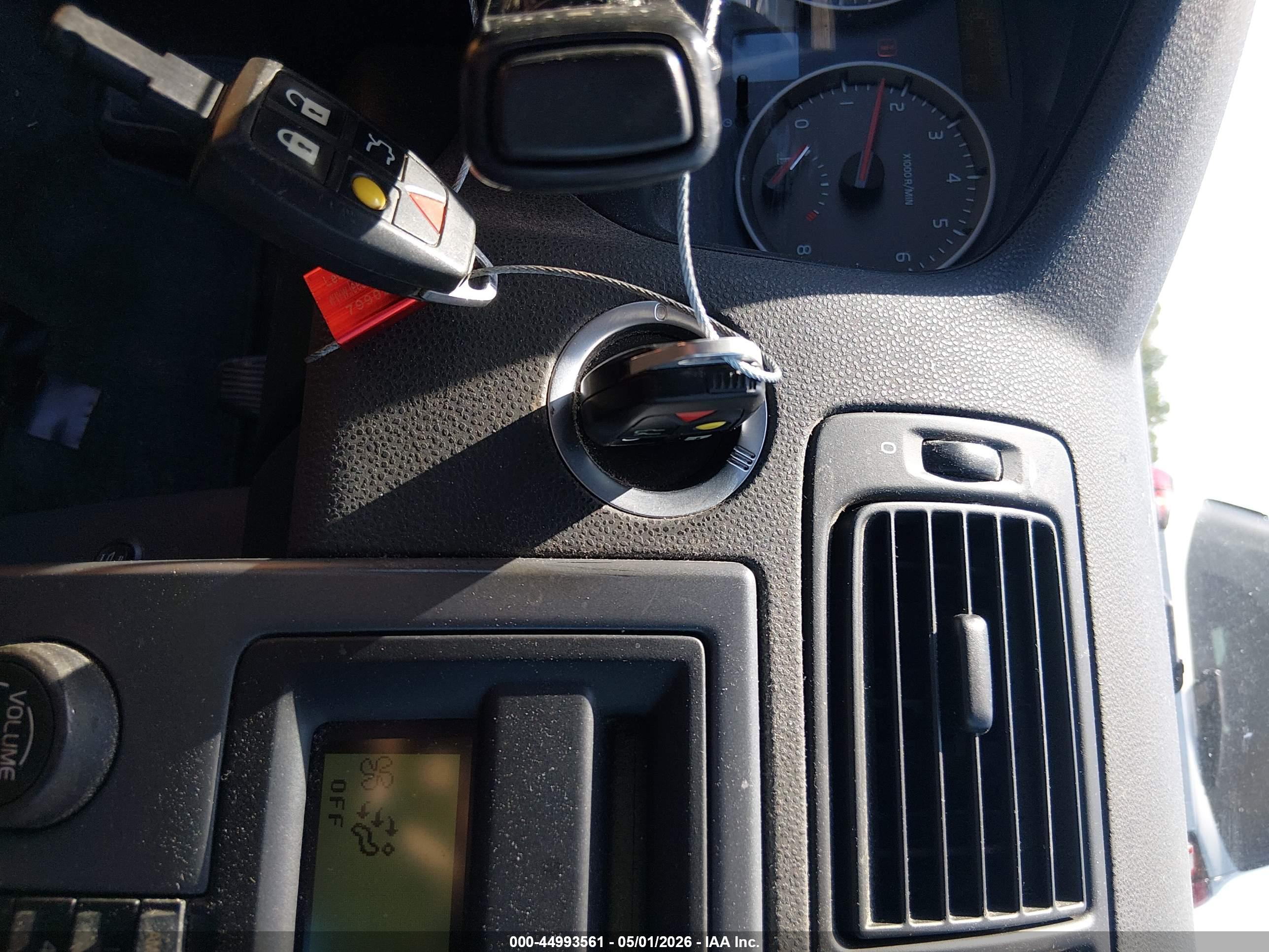 VOLVO S40 image 11