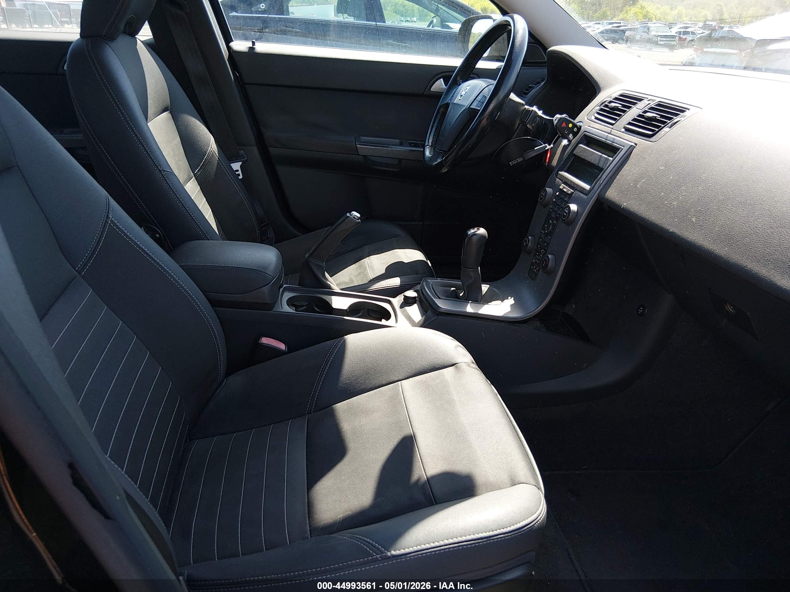 VOLVO S40 image 5