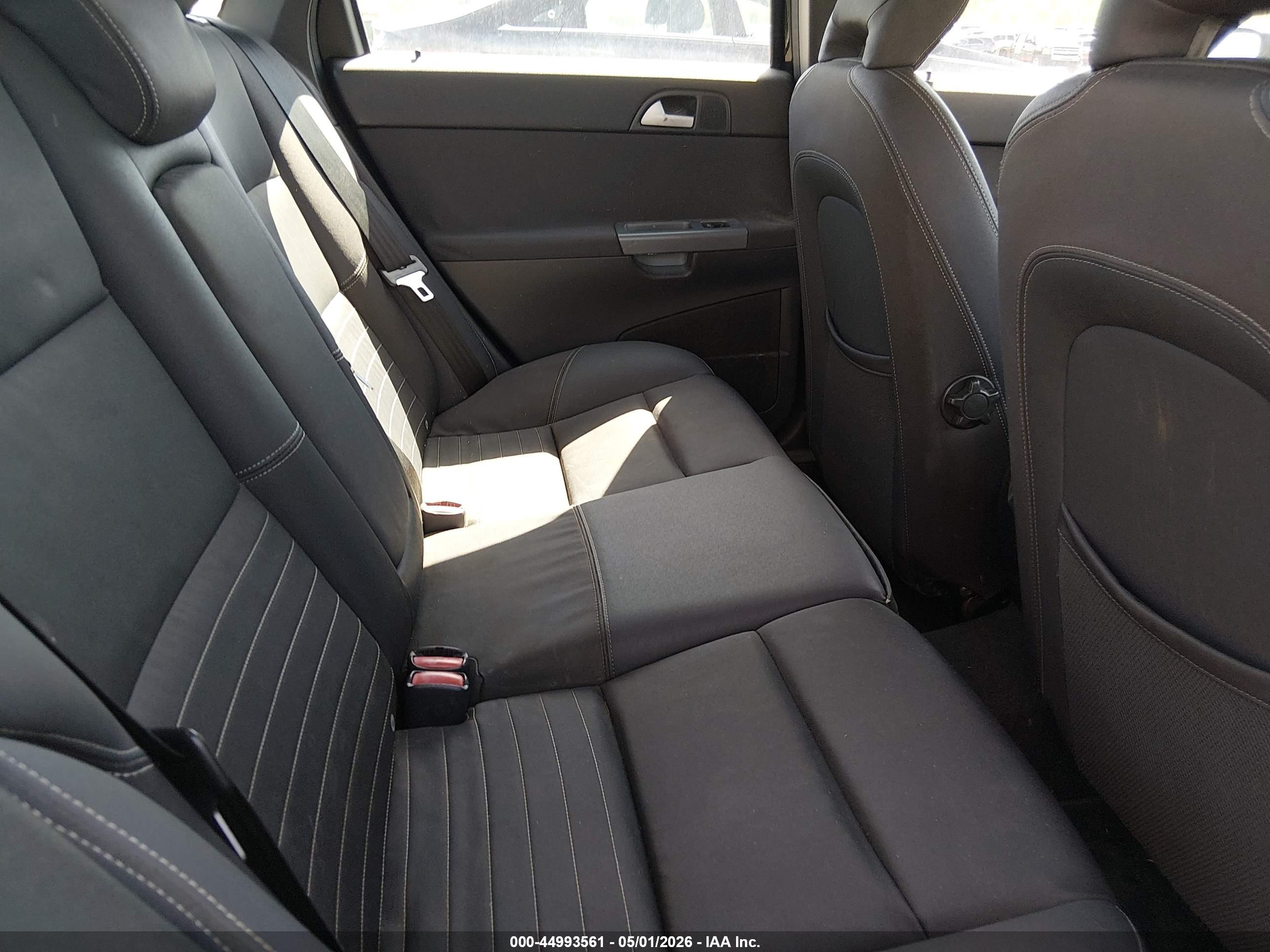 VOLVO S40 image 8