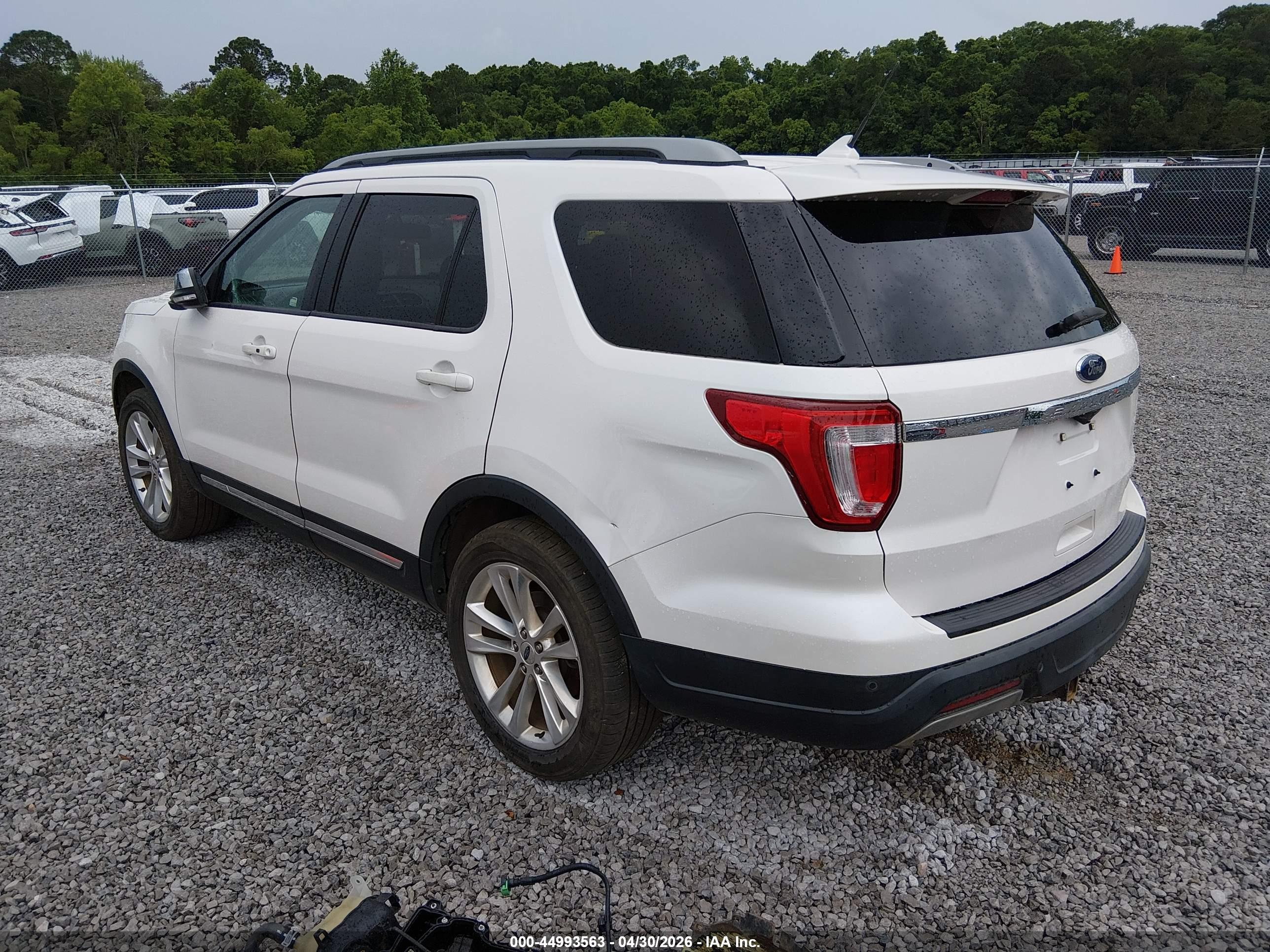 FORD EXPLORER image 3