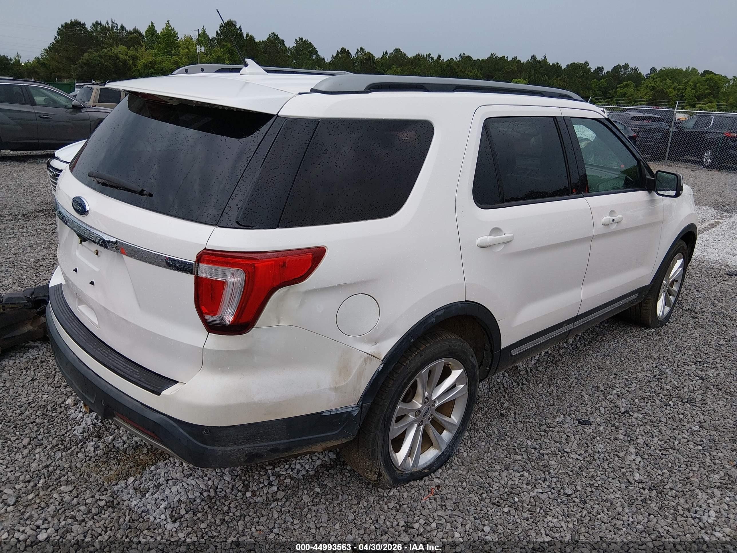 FORD EXPLORER image 4