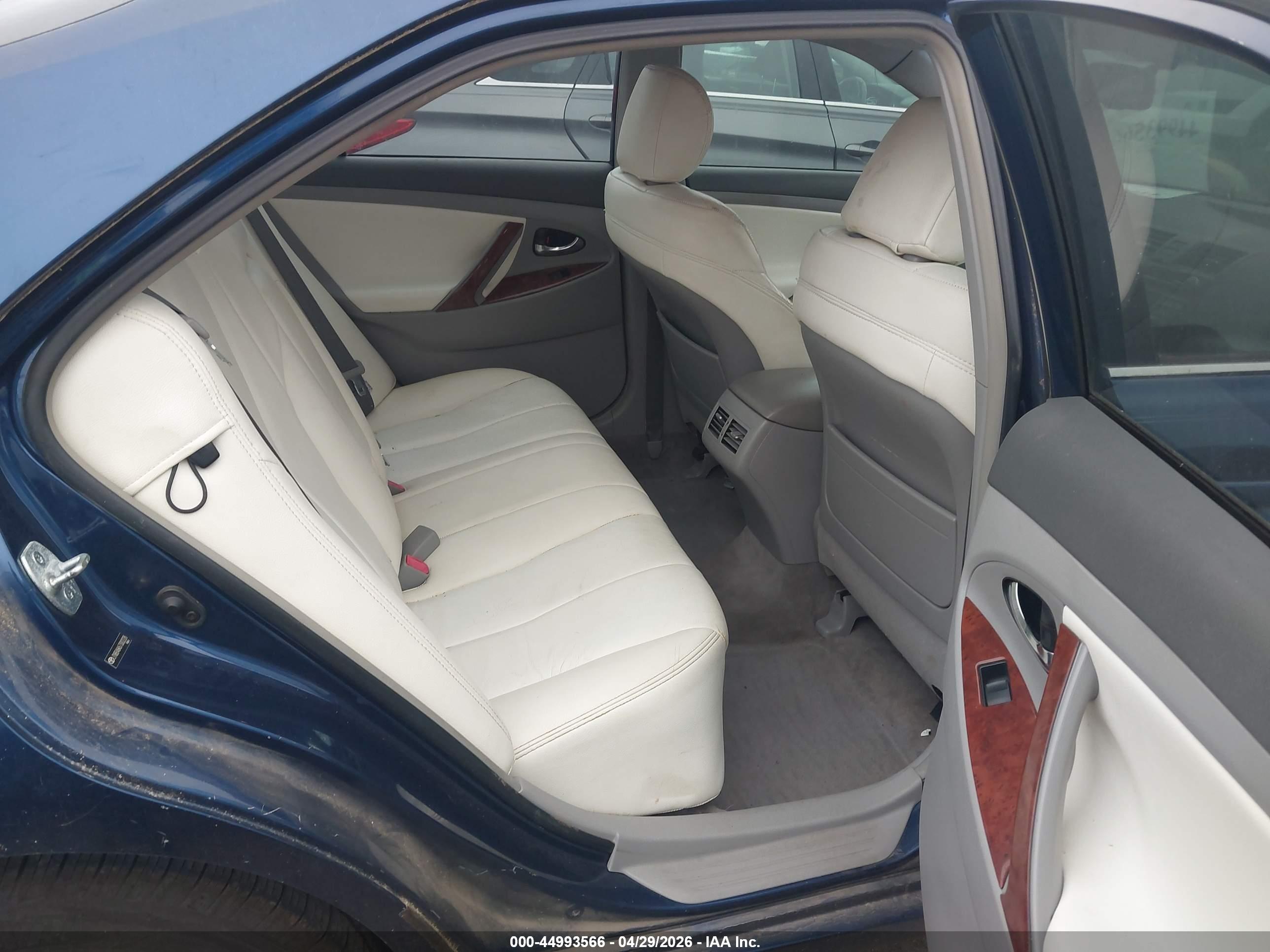 TOYOTA CAMRY image 8