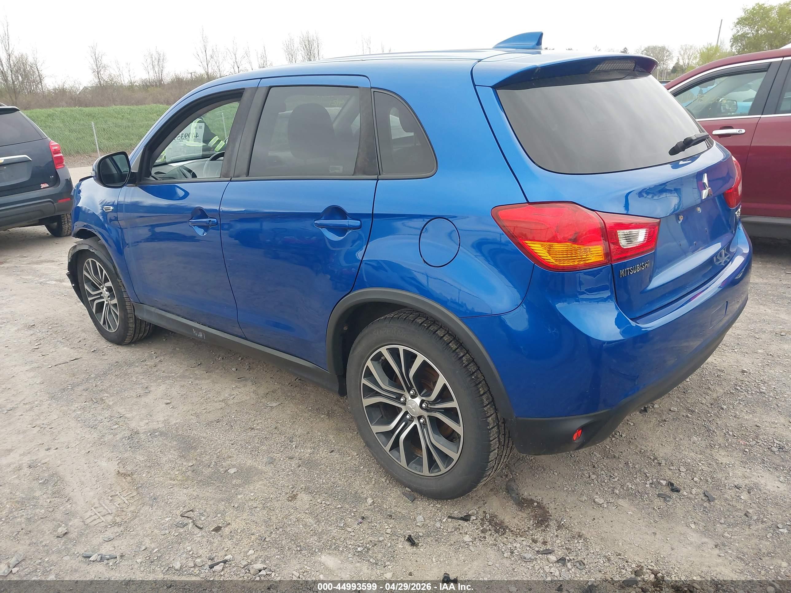 MITSUBISHI OUTLANDER image 3