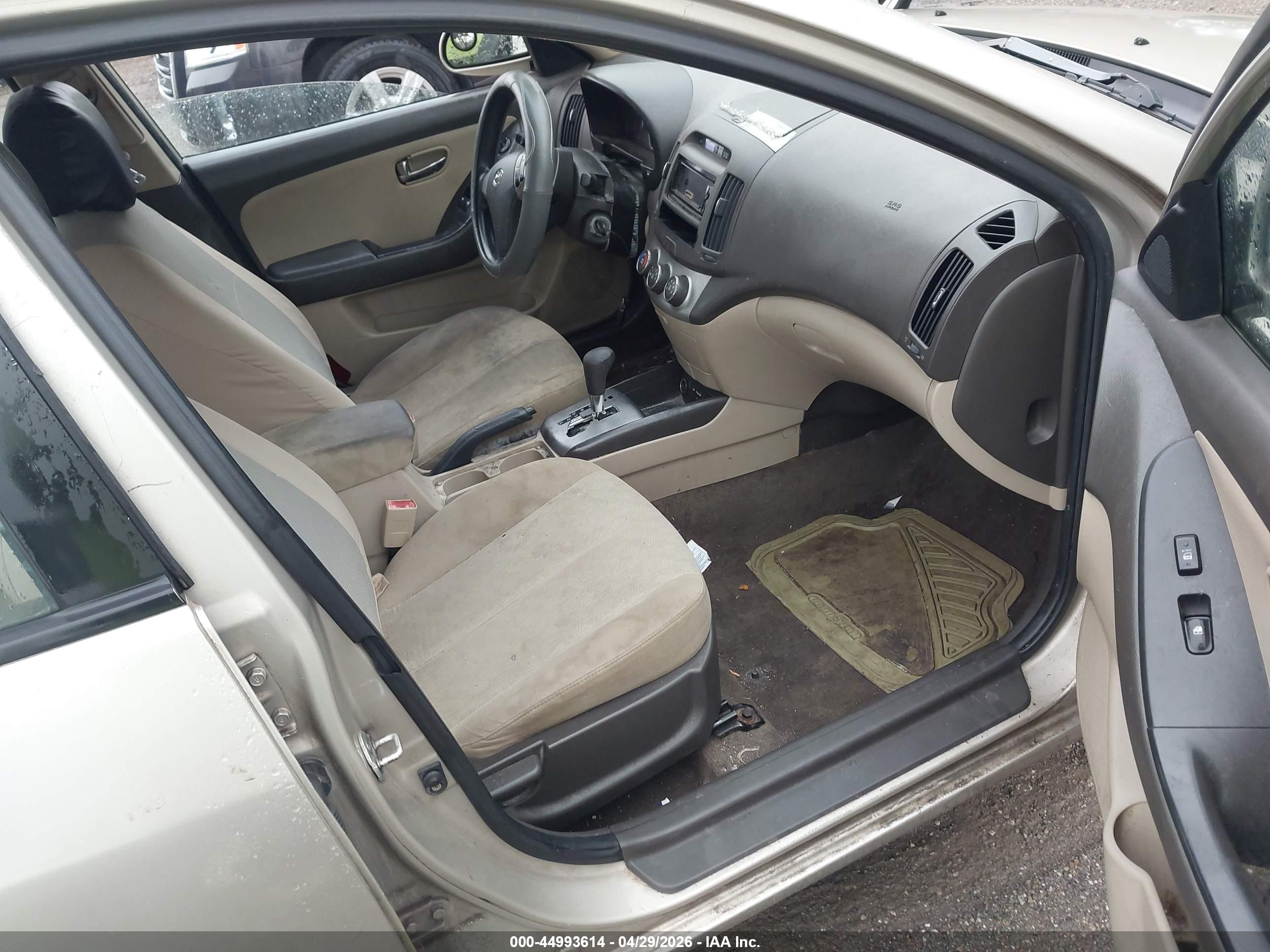 HYUNDAI ELANTRA image 5