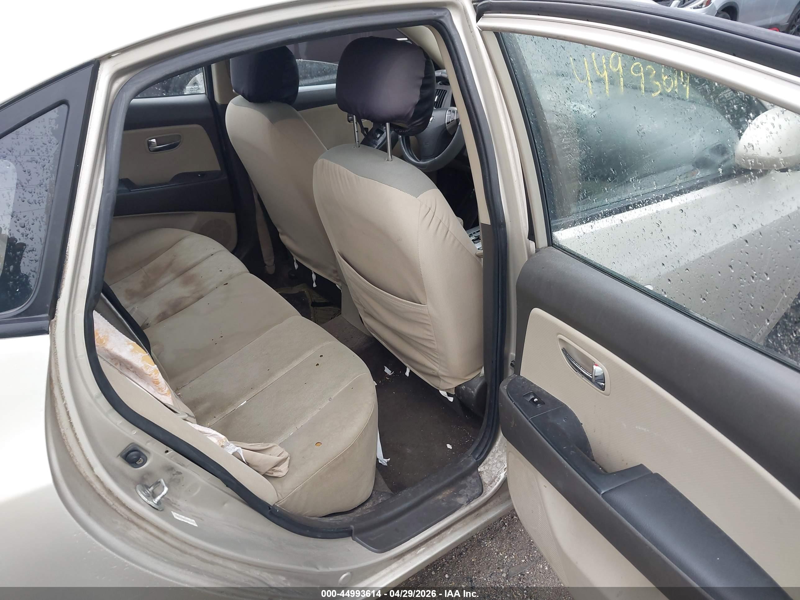 HYUNDAI ELANTRA image 8