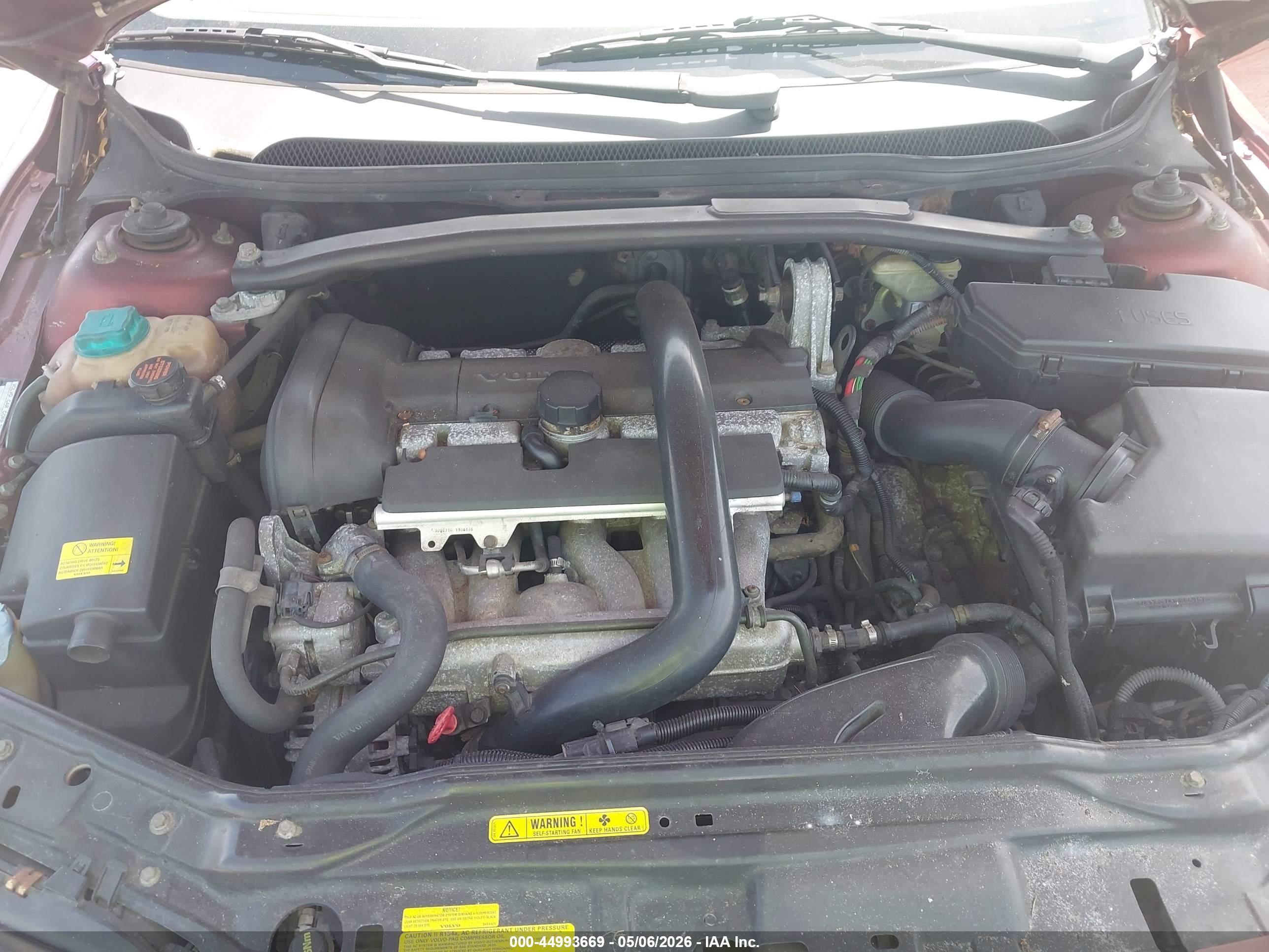 VOLVO V70 image 10