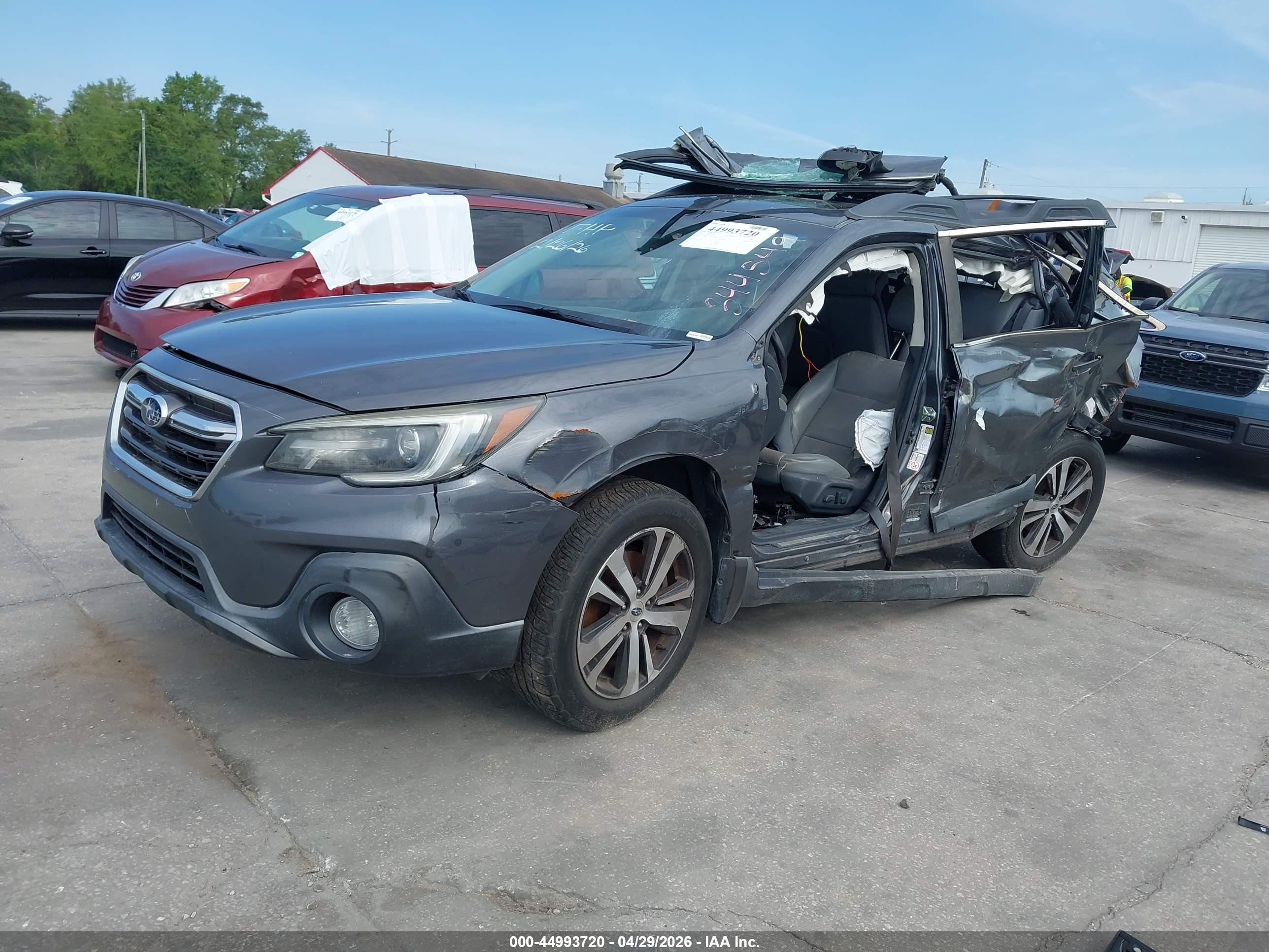 SUBARU OUTBACK image 2
