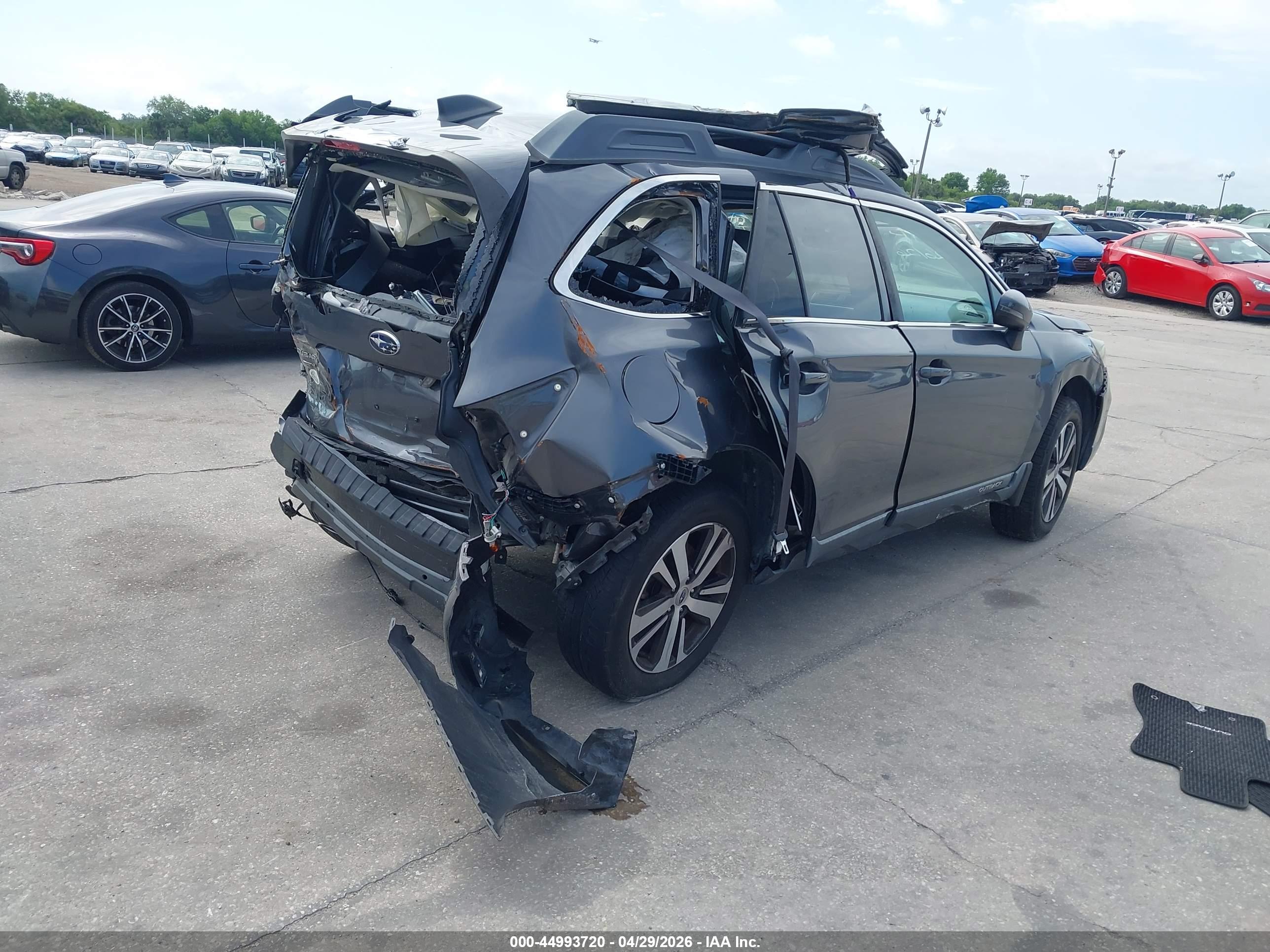 SUBARU OUTBACK image 4