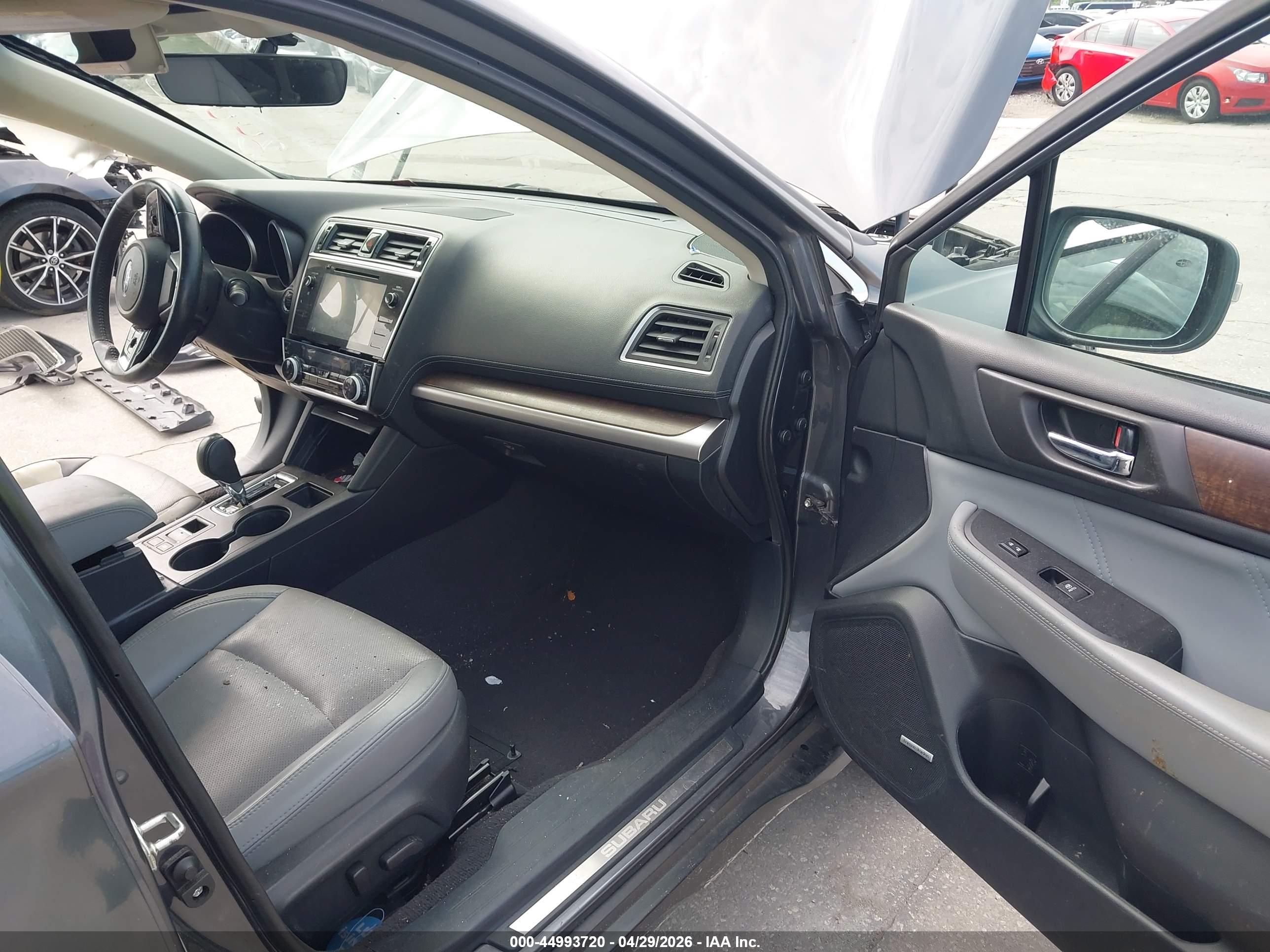 SUBARU OUTBACK image 5