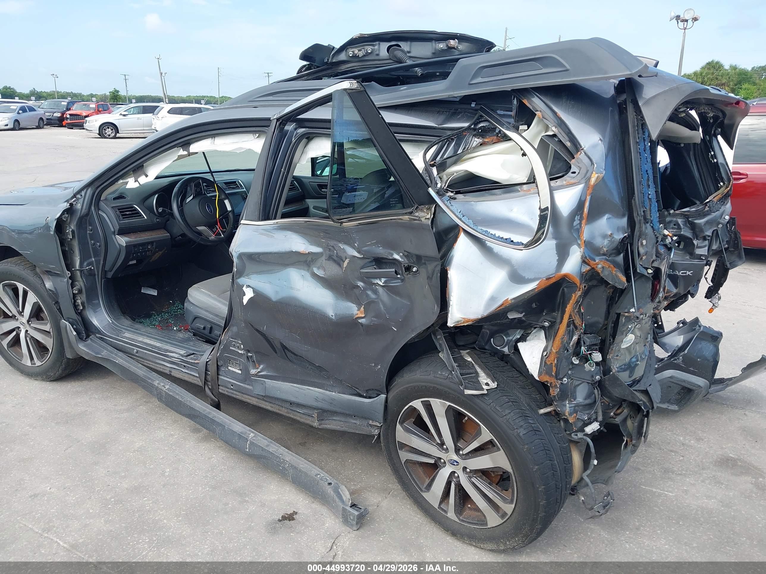 SUBARU OUTBACK image 6