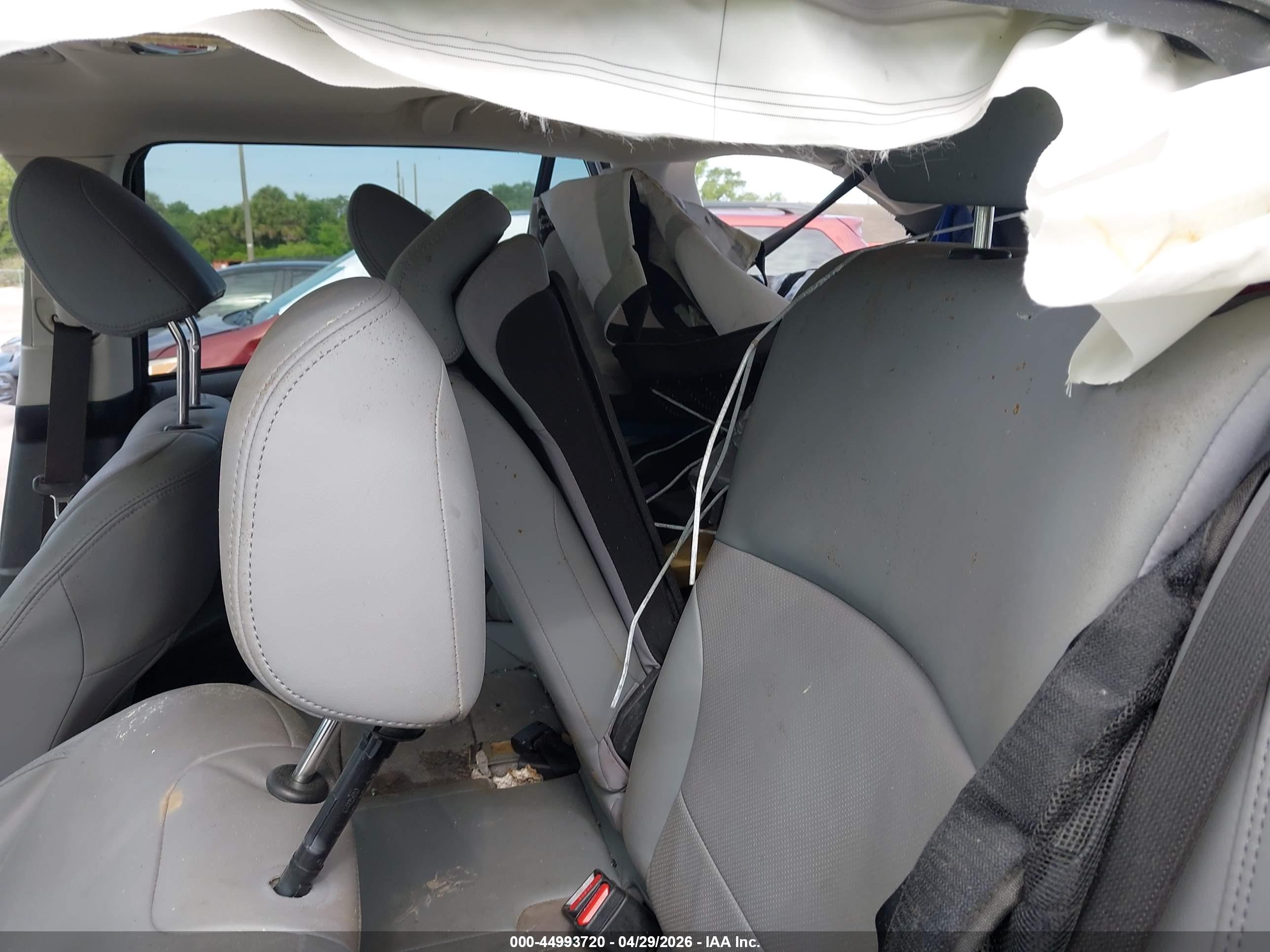 SUBARU OUTBACK image 8