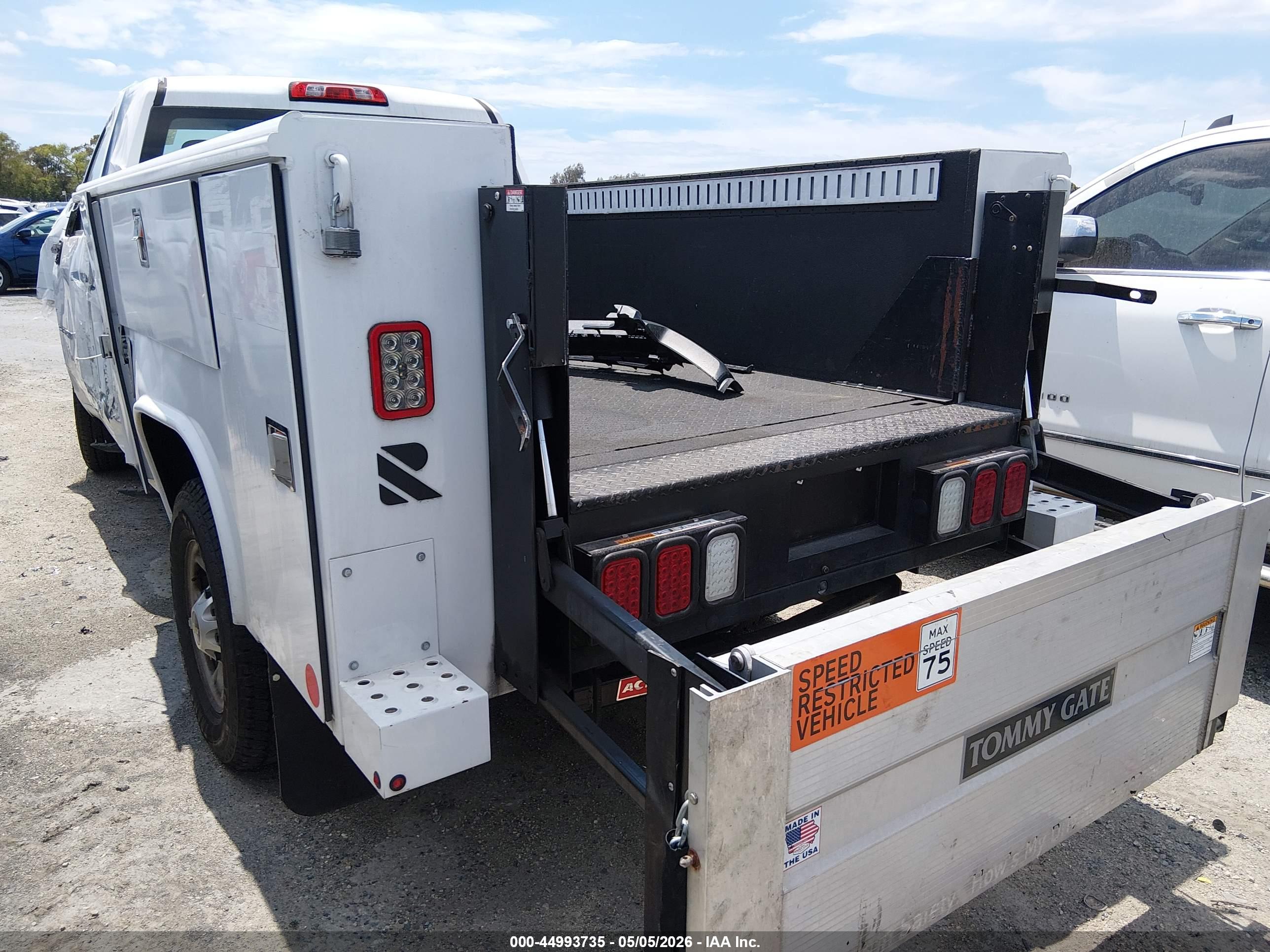 CHEVROLET SILVERADO image 3