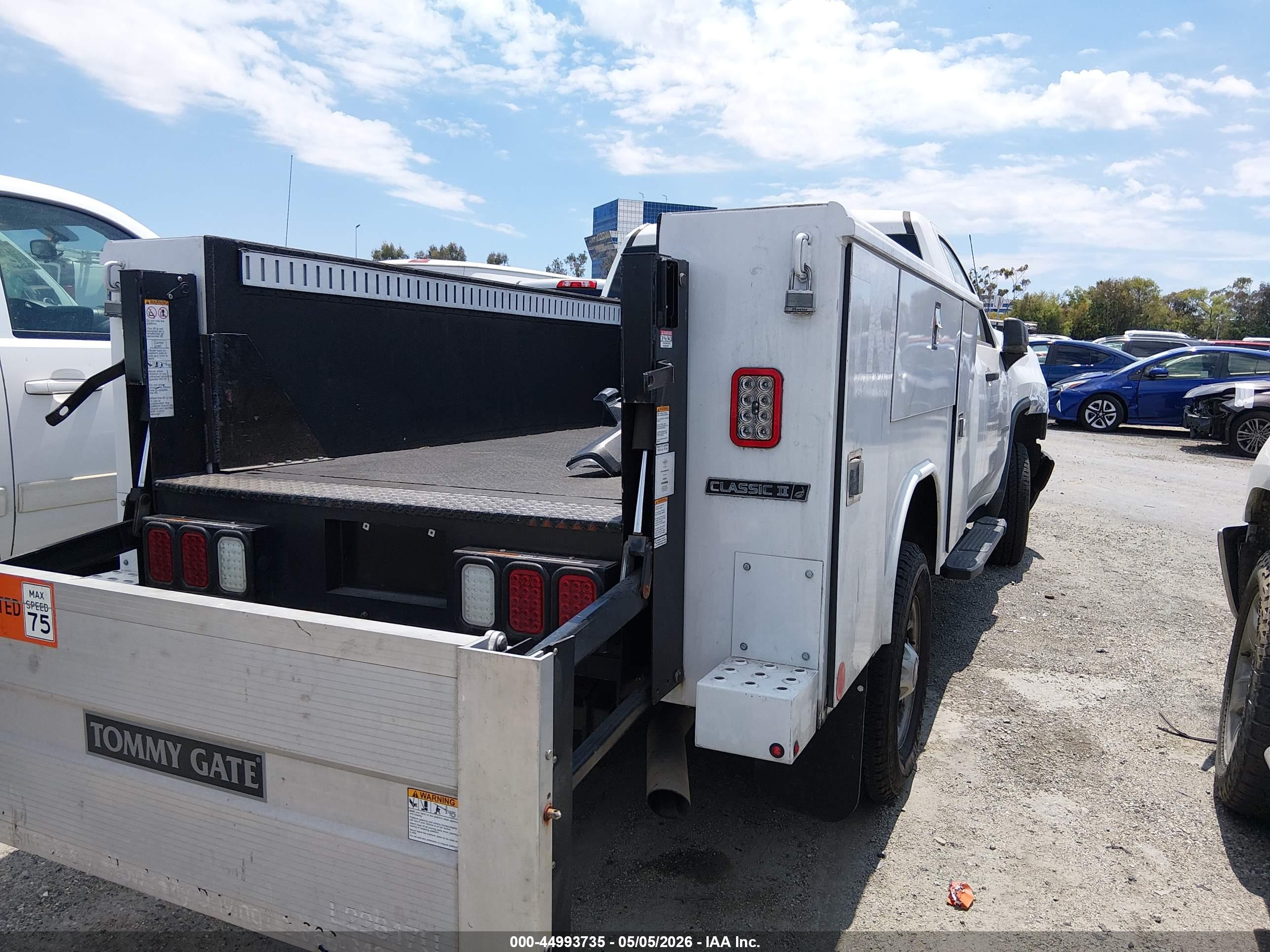 CHEVROLET SILVERADO image 4