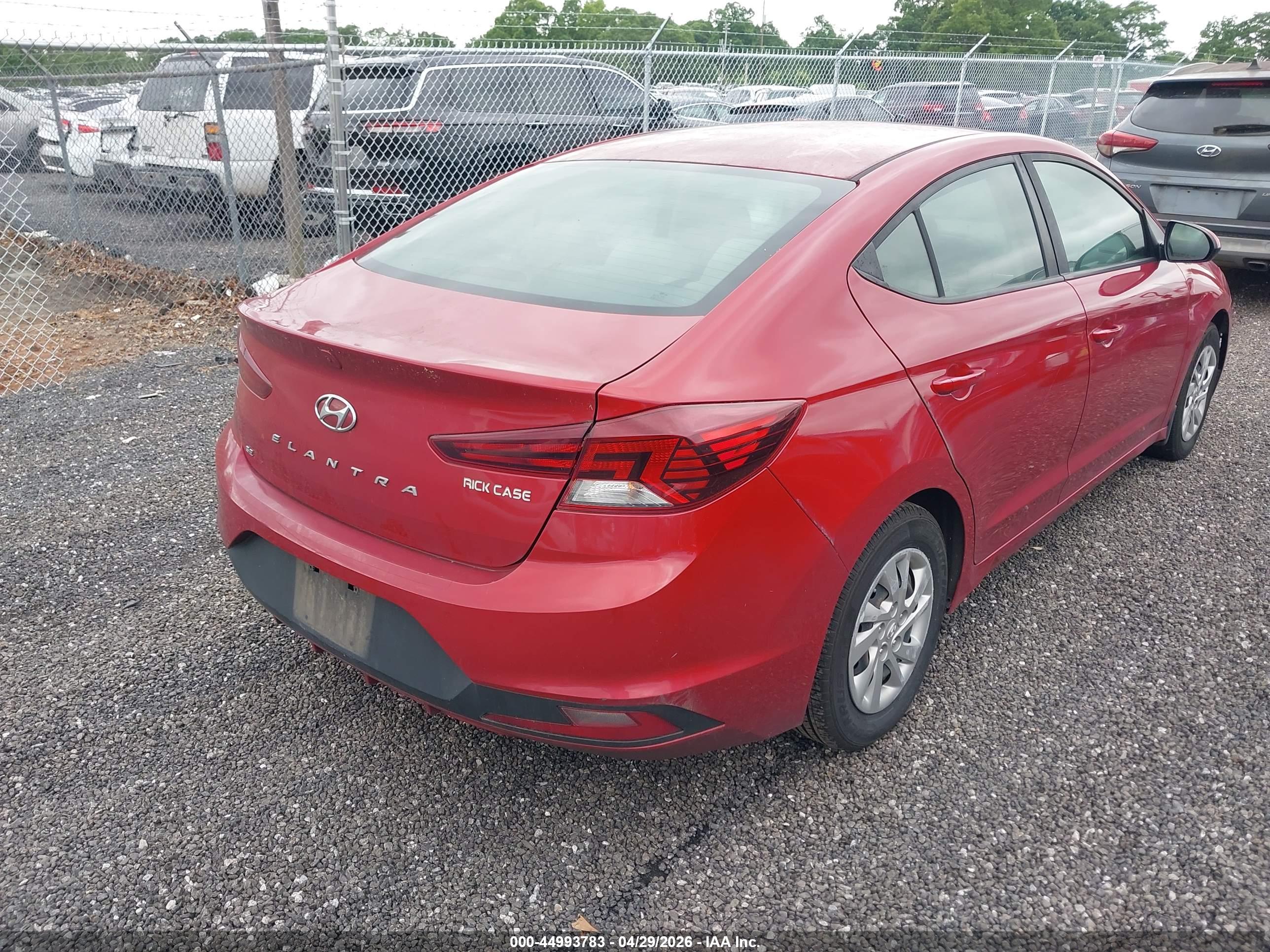 HYUNDAI ELANTRA image 4