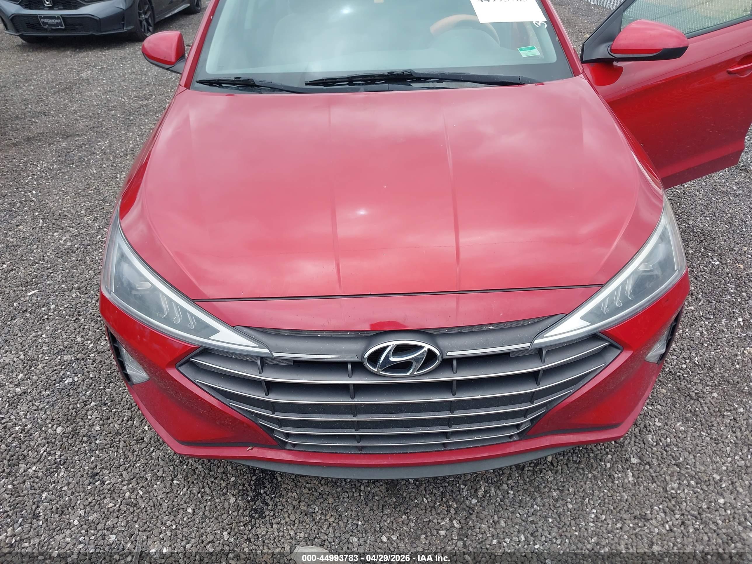 HYUNDAI ELANTRA image 6