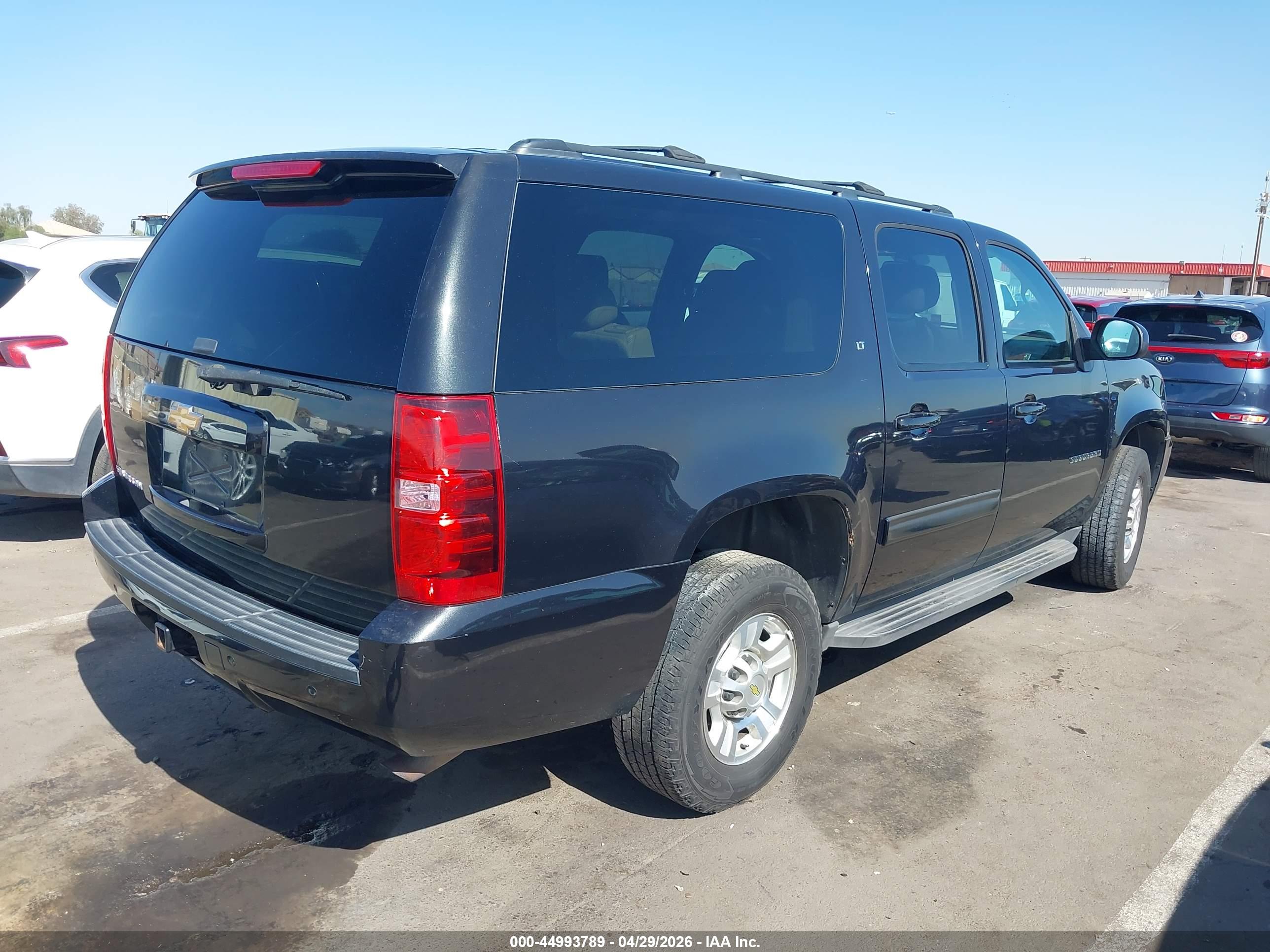 CHEVROLET SUBURBAN image 4