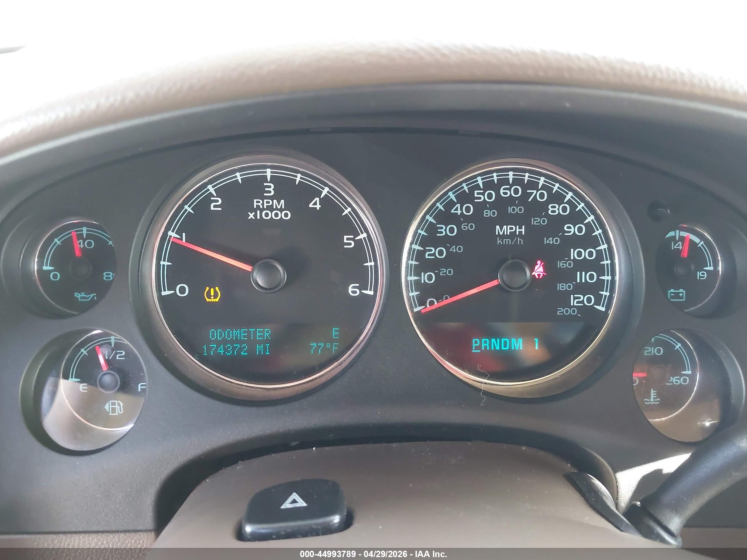 CHEVROLET SUBURBAN image 7