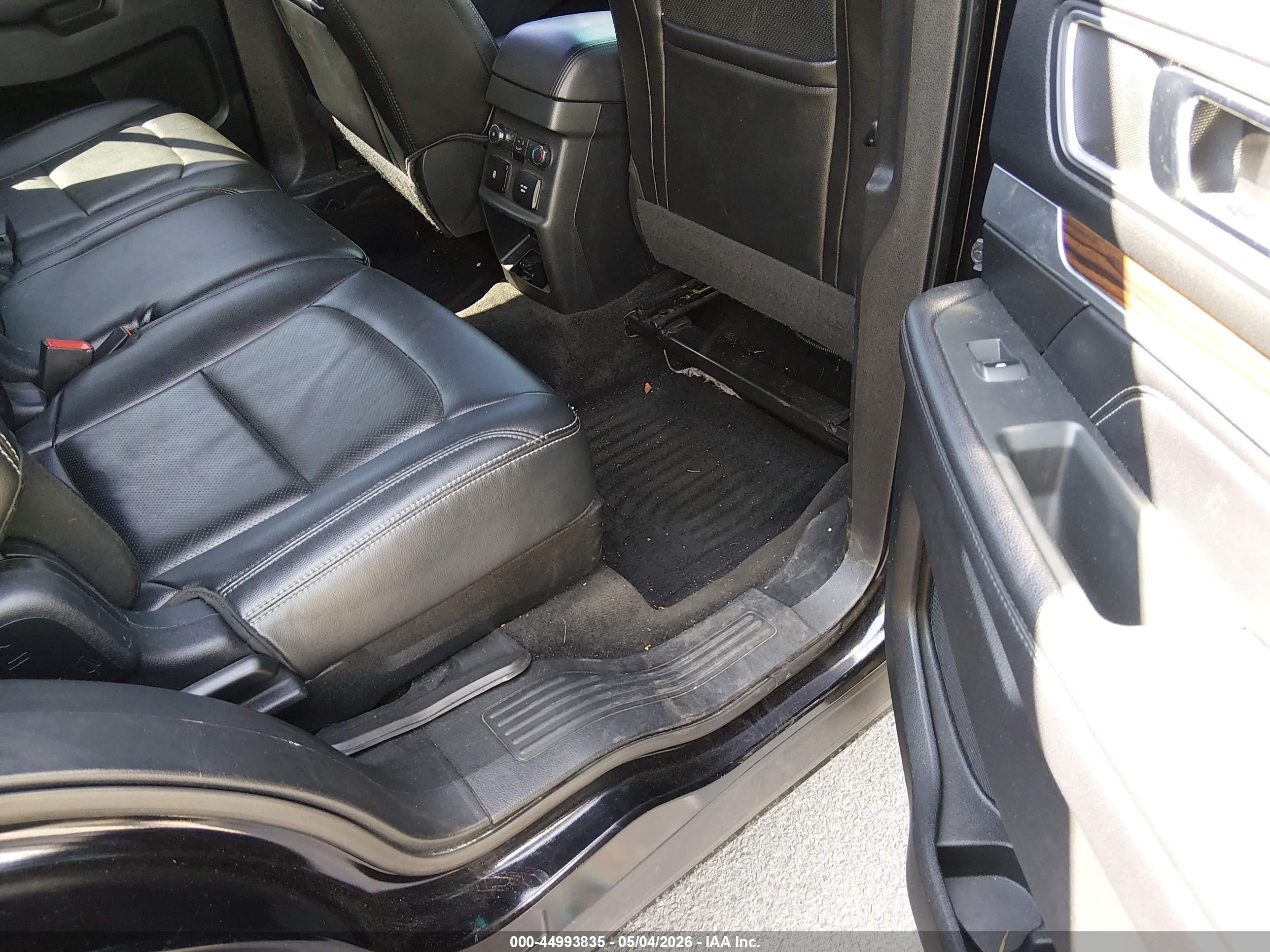 FORD EXPLORER image 8