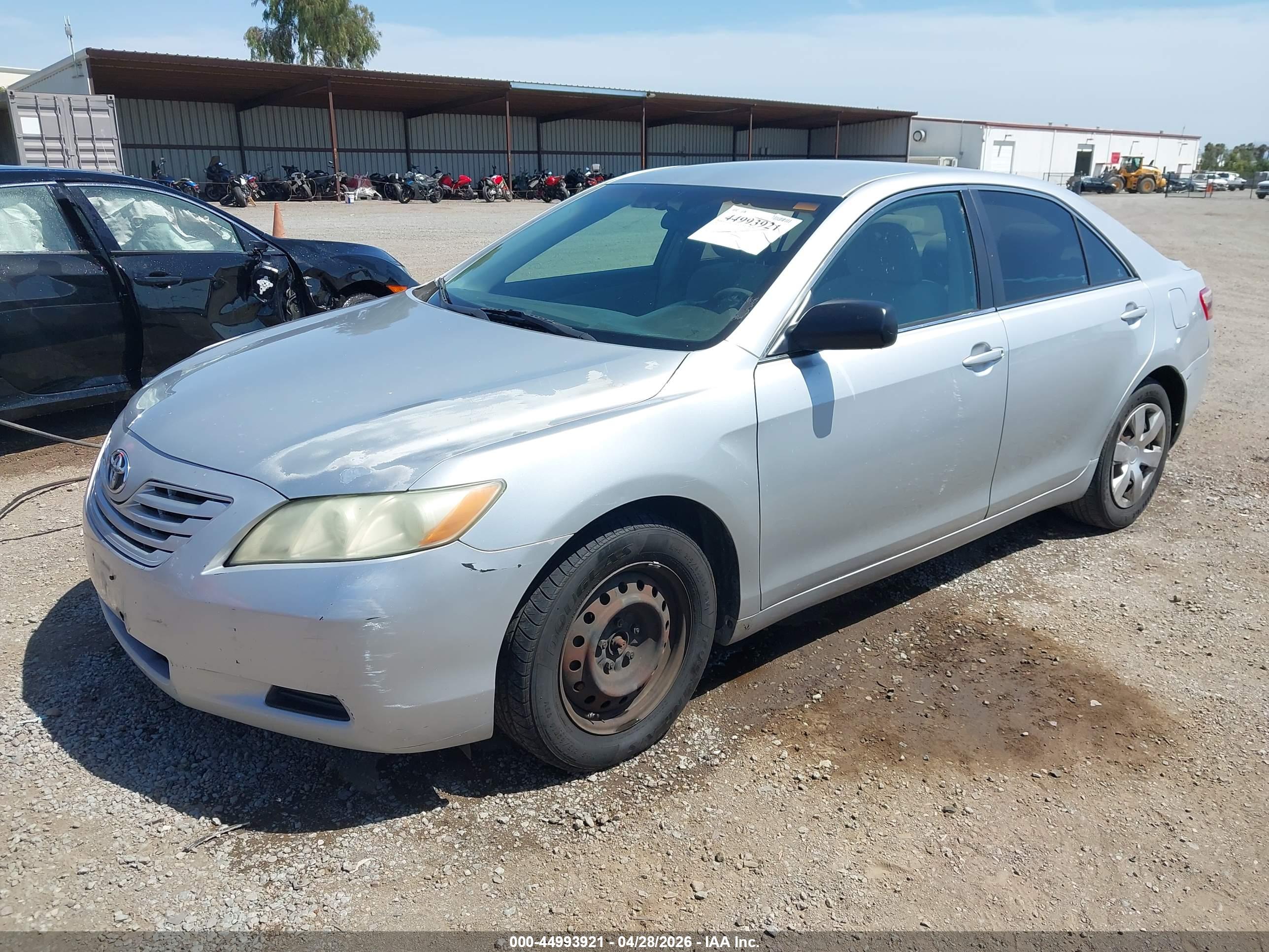 TOYOTA CAMRY image 2