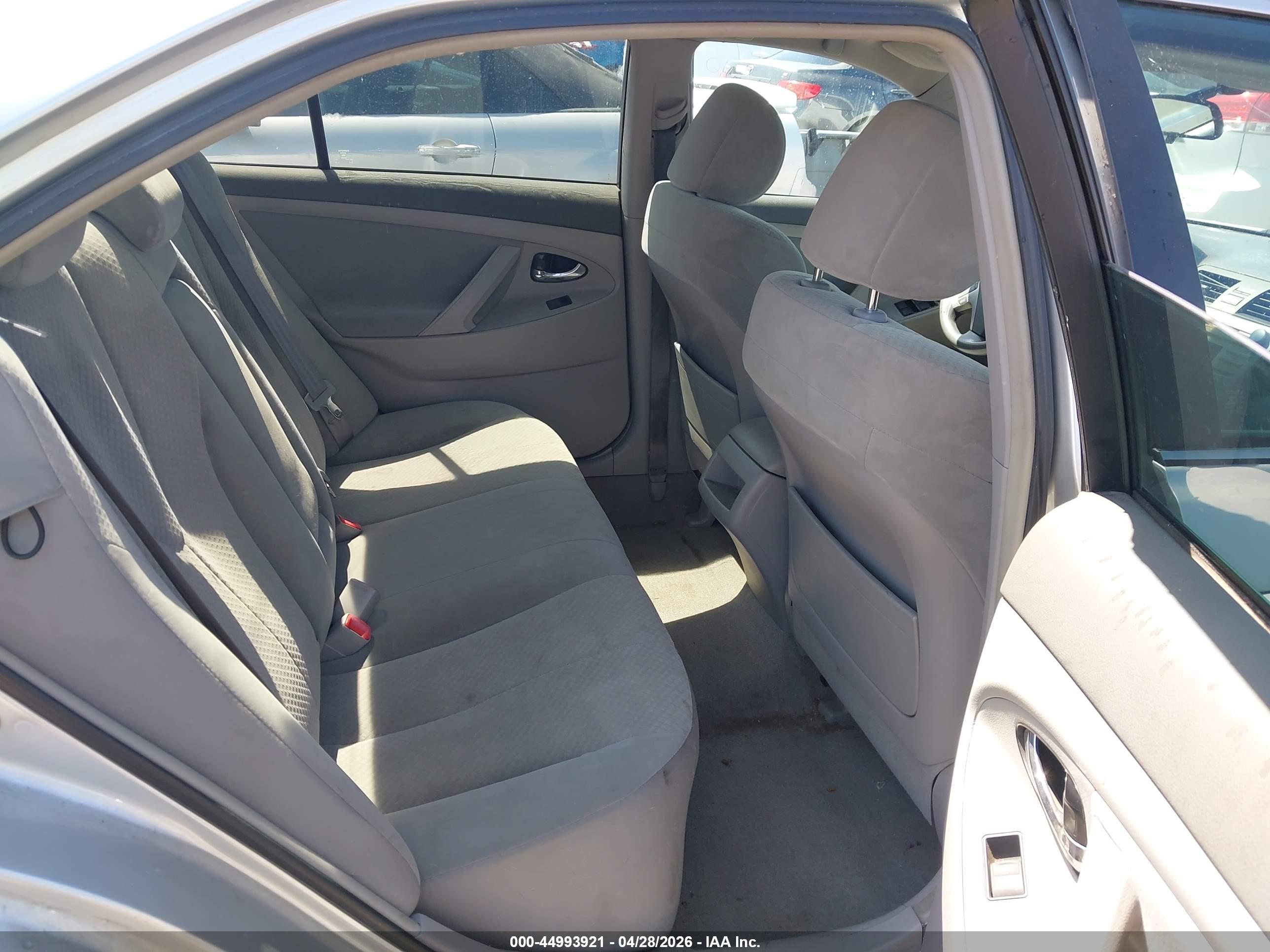 TOYOTA CAMRY image 8