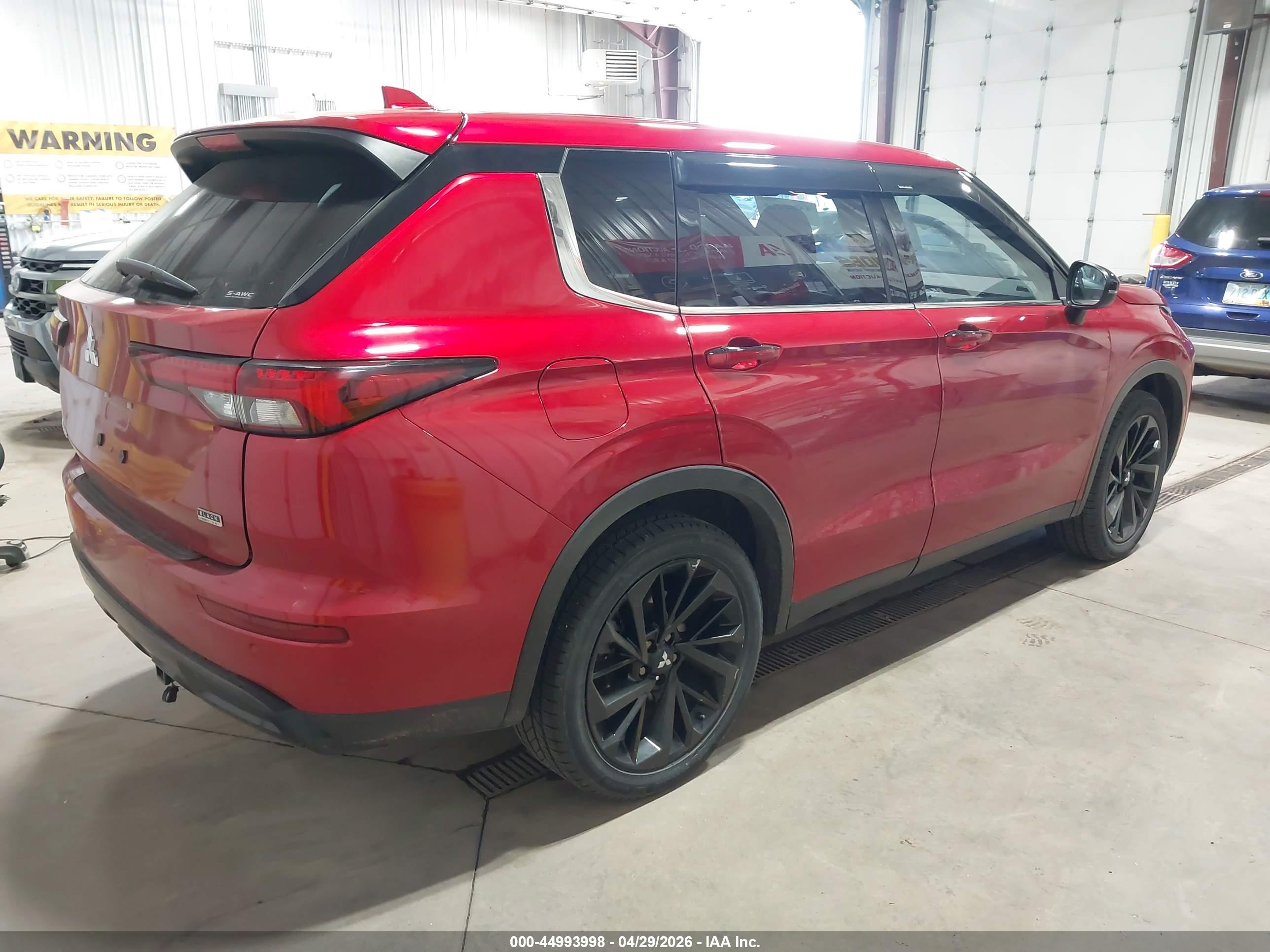 MITSUBISHI OUTLANDER image 4