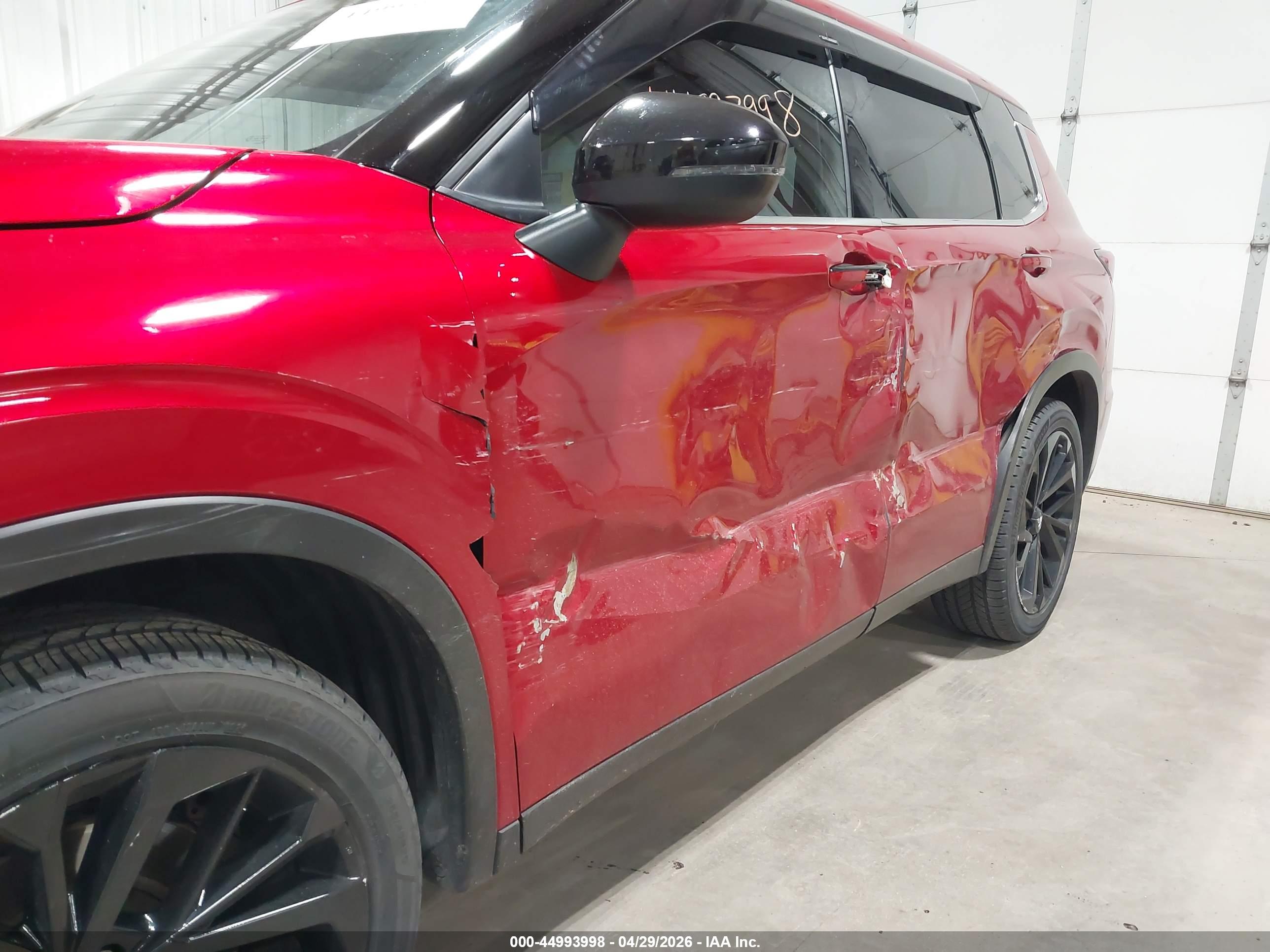 MITSUBISHI OUTLANDER image 6