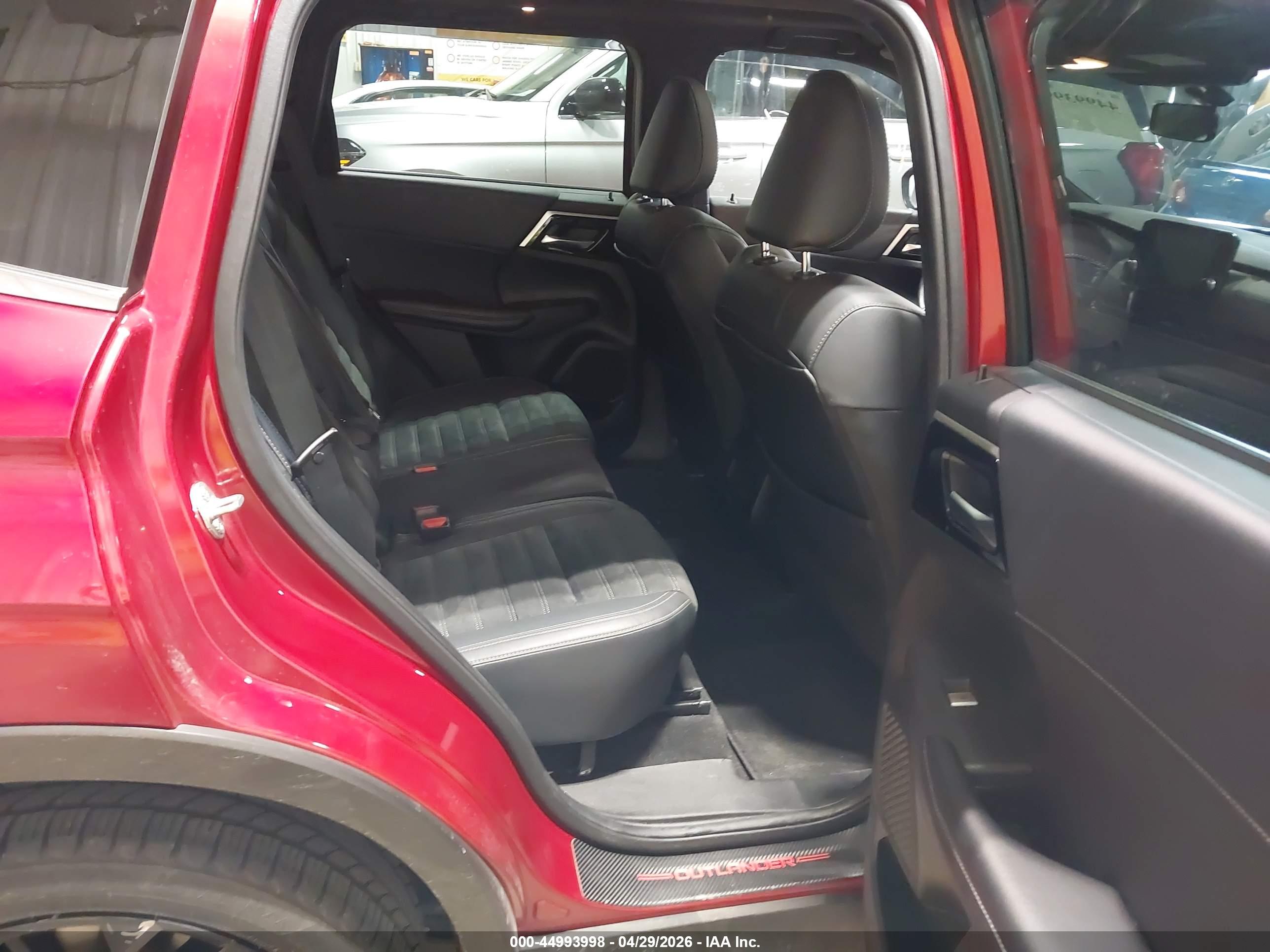 MITSUBISHI OUTLANDER image 8