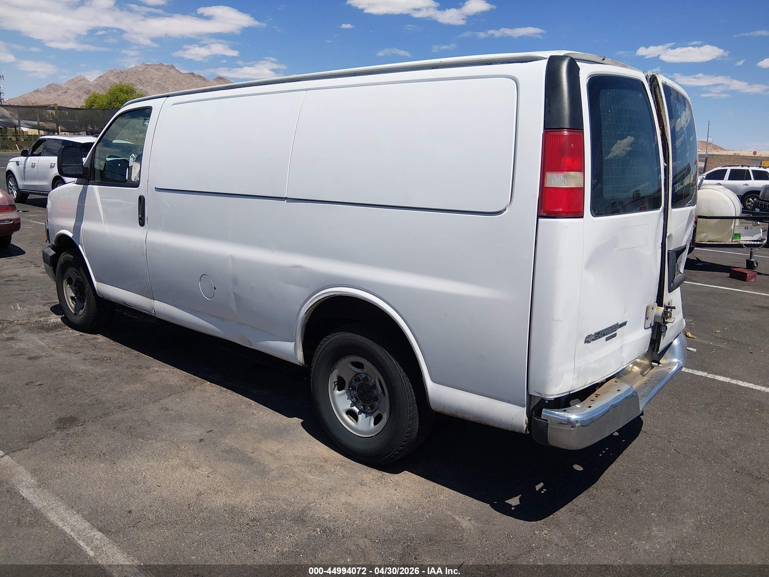 CHEVROLET EXPRESS image 3