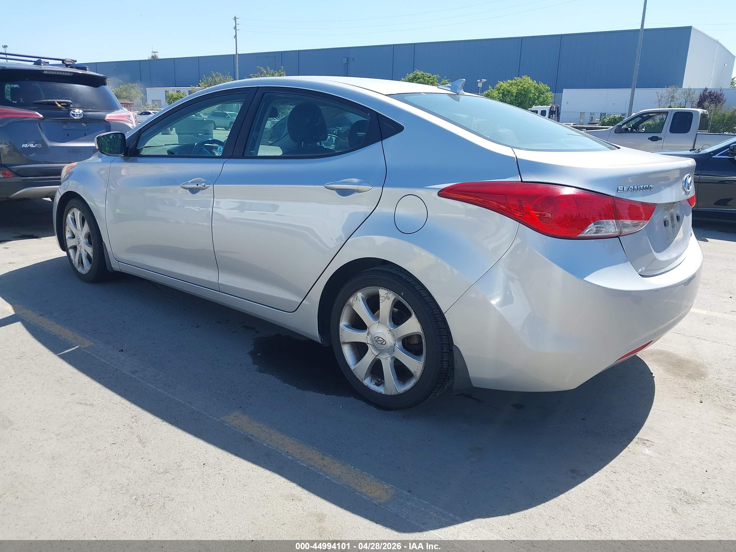 HYUNDAI ELANTRA image 3