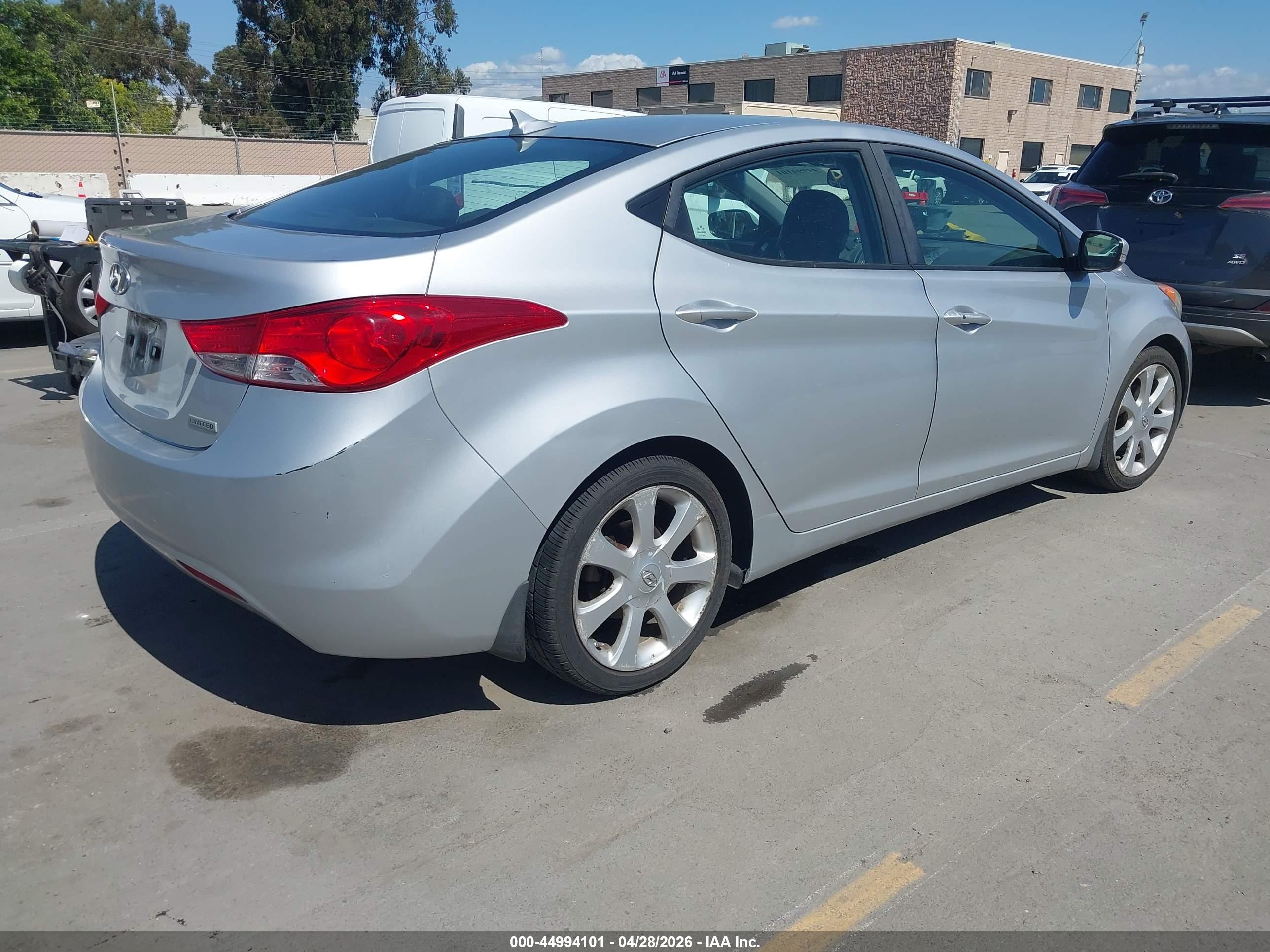 HYUNDAI ELANTRA image 4