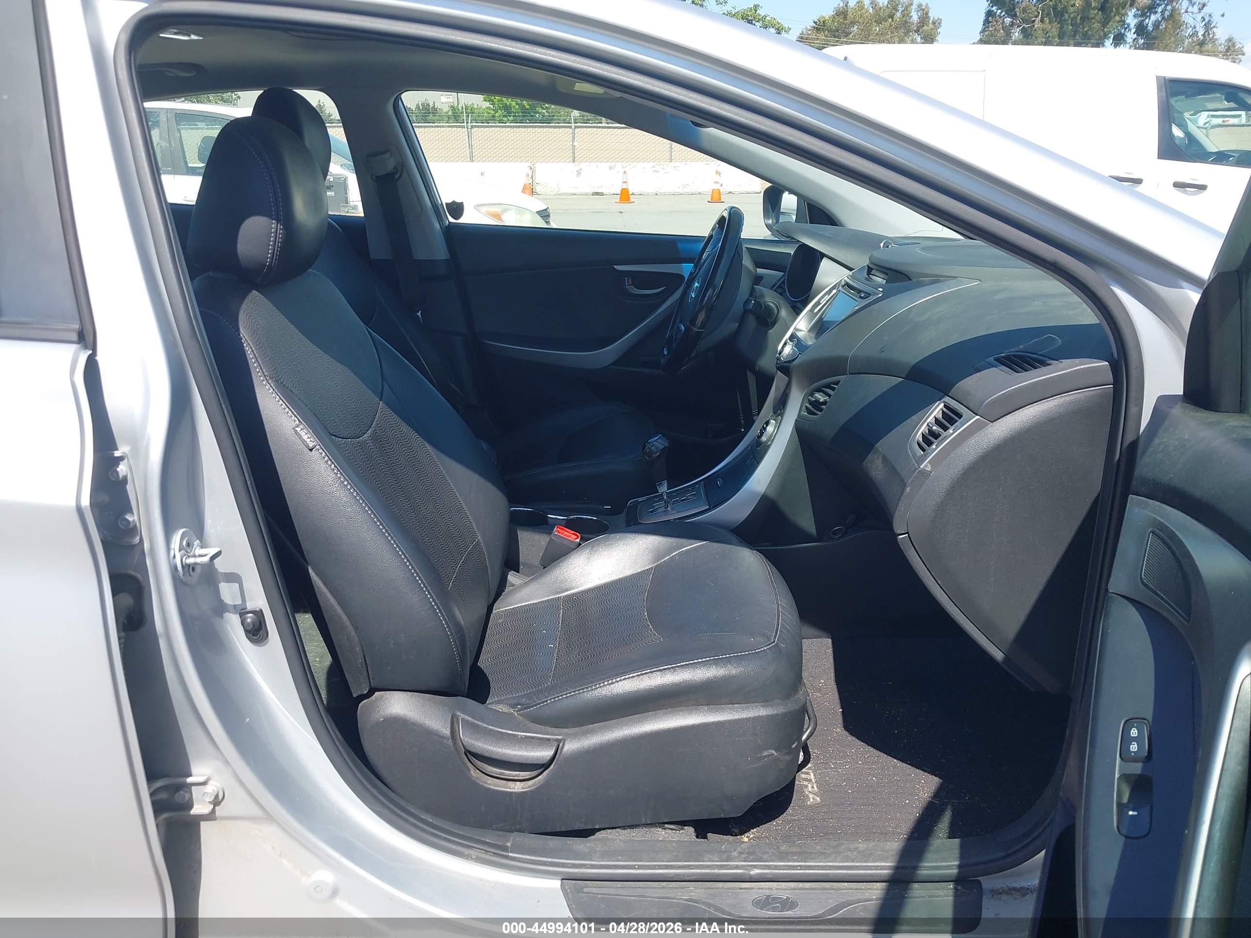 HYUNDAI ELANTRA image 5