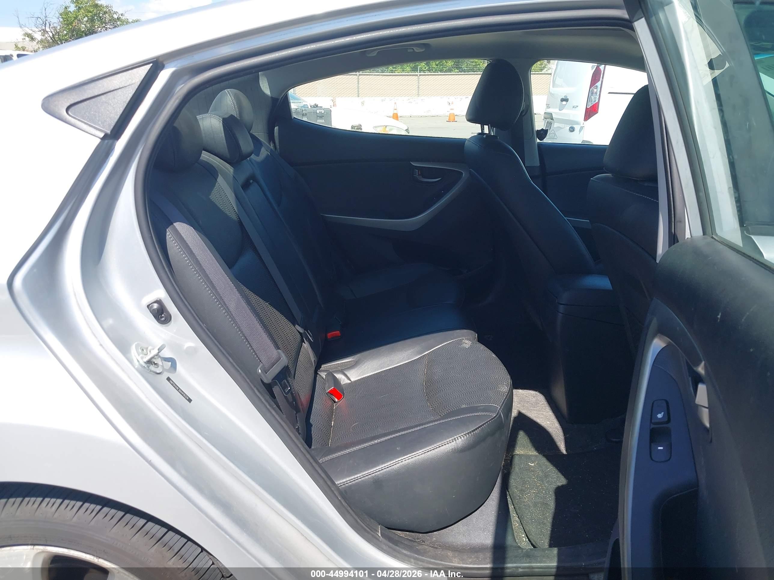 HYUNDAI ELANTRA image 8