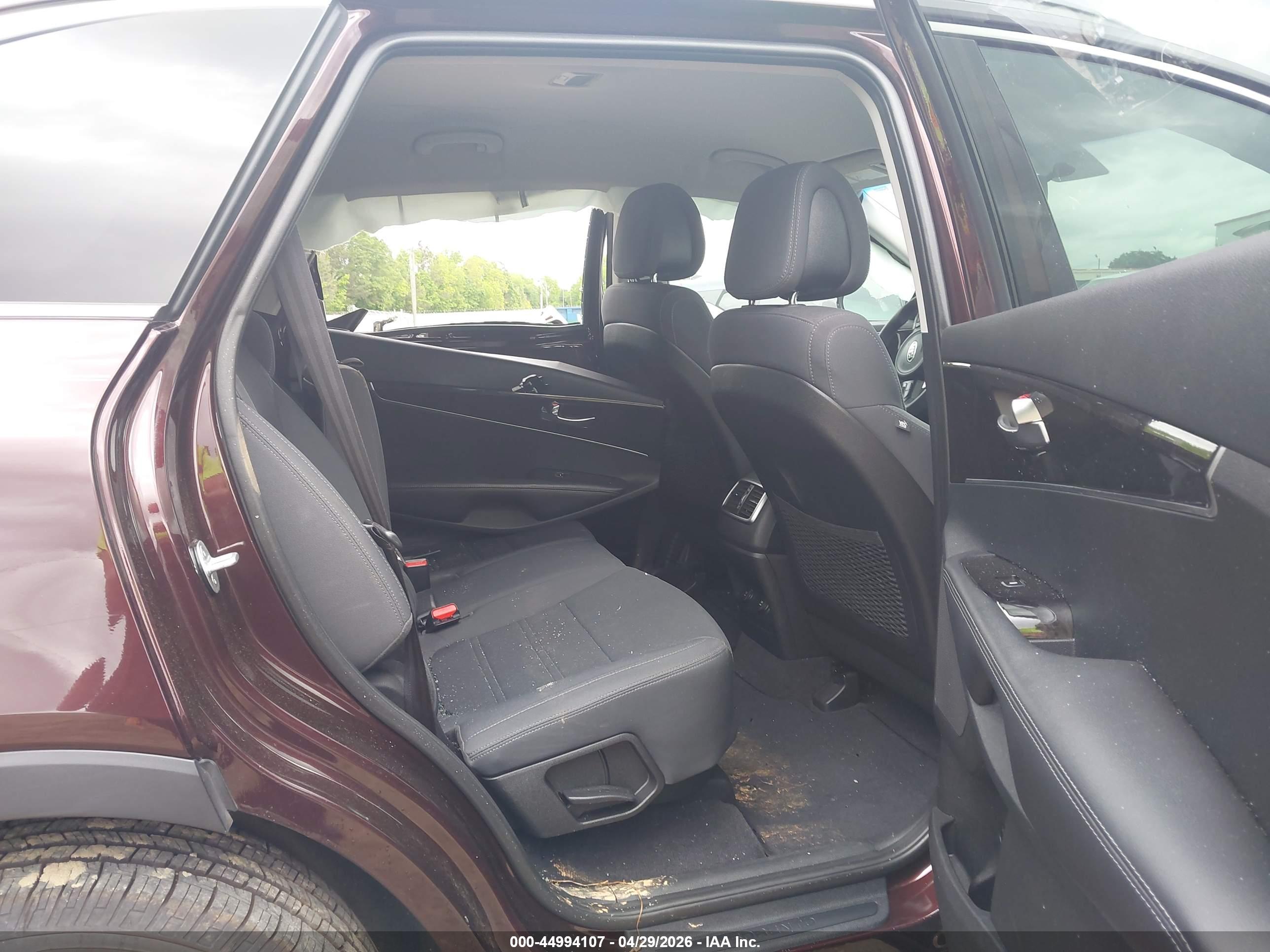 KIA SORENTO image 8