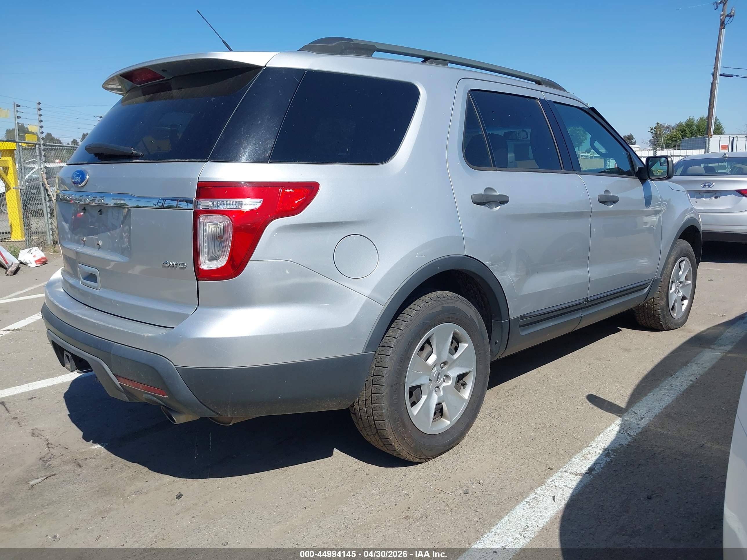 FORD EXPLORER image 4