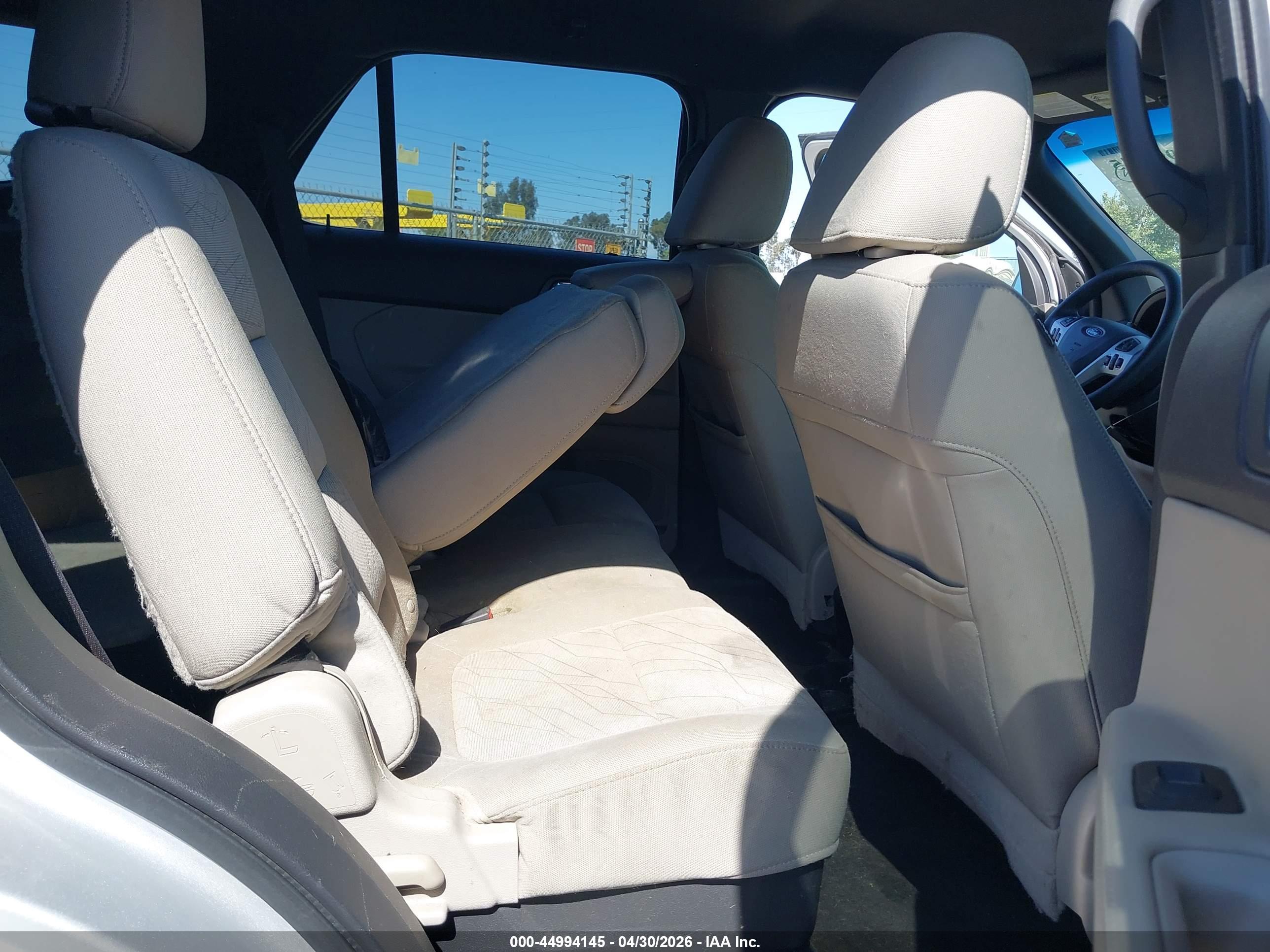 FORD EXPLORER image 8