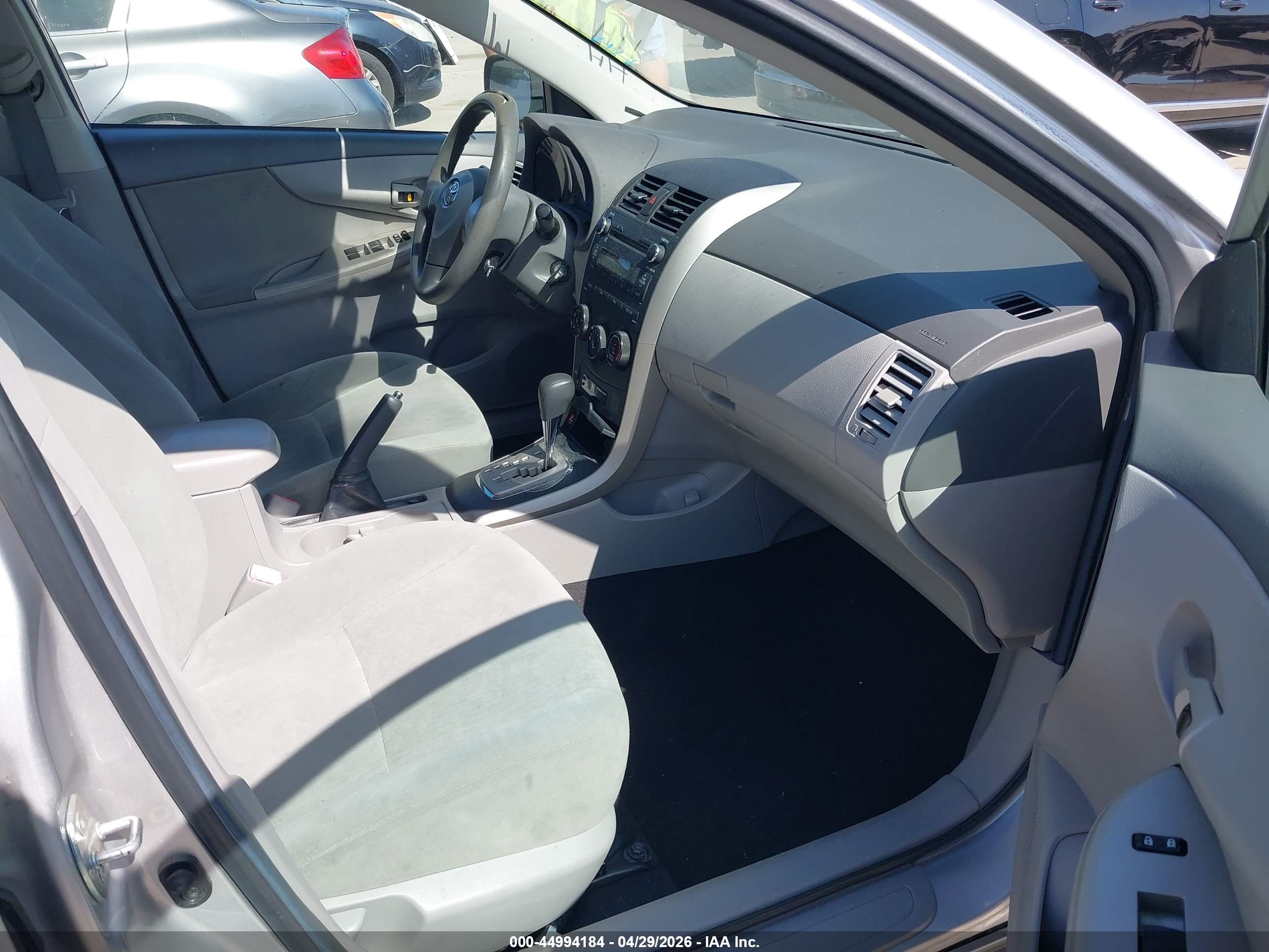 TOYOTA COROLLA image 5