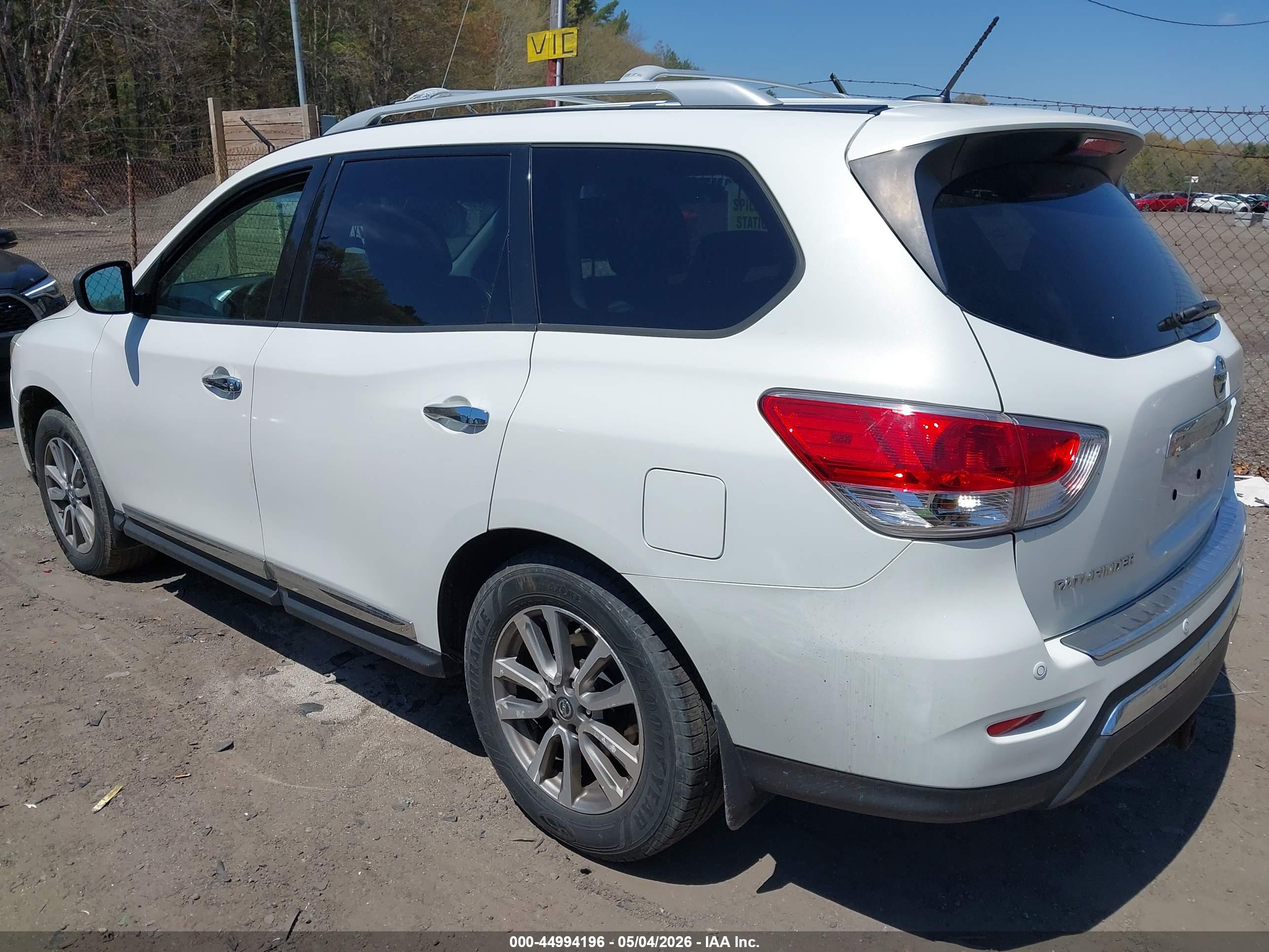 NISSAN PATHFINDER image 3