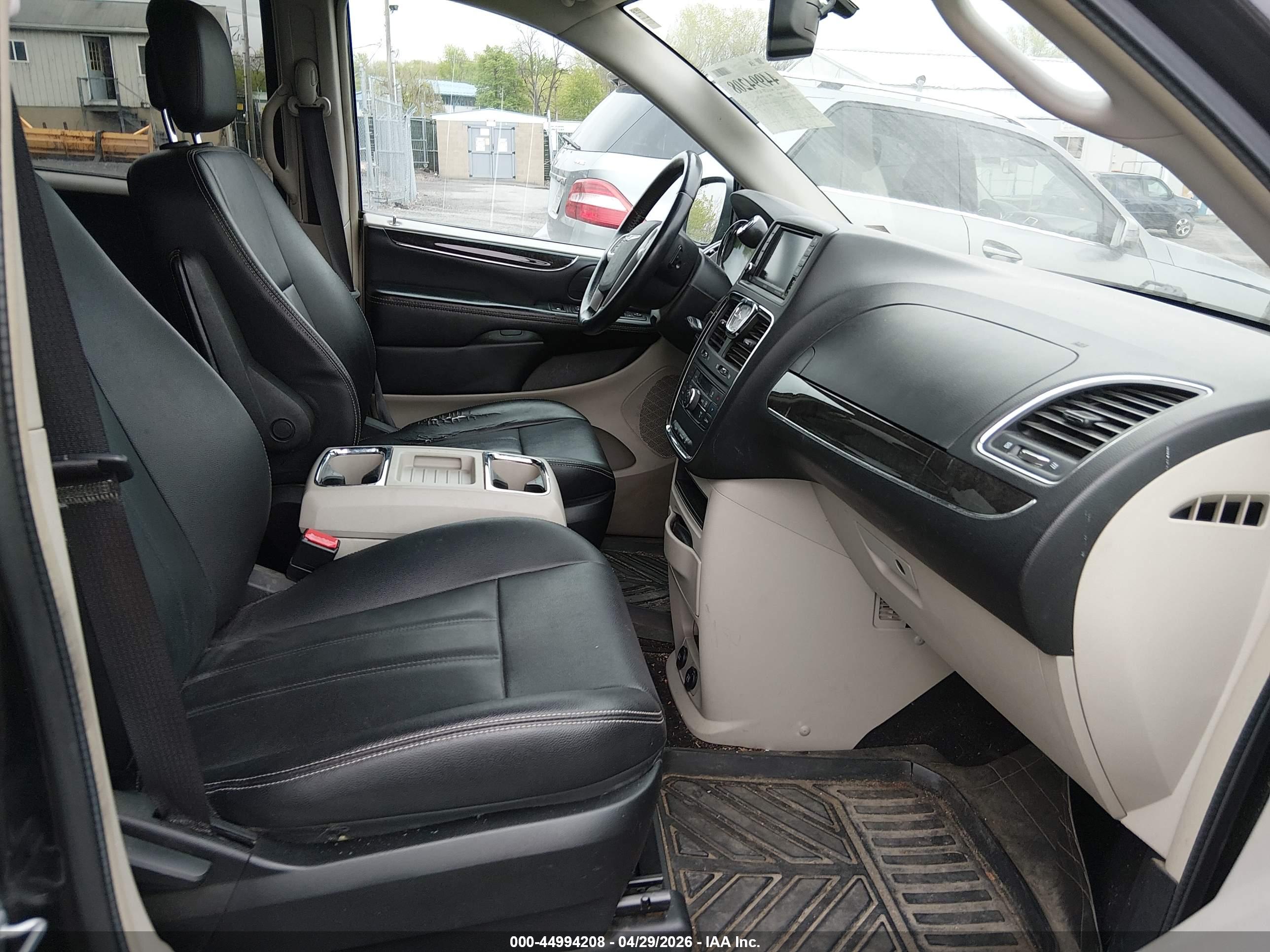 CHRYSLER TOWN image 5