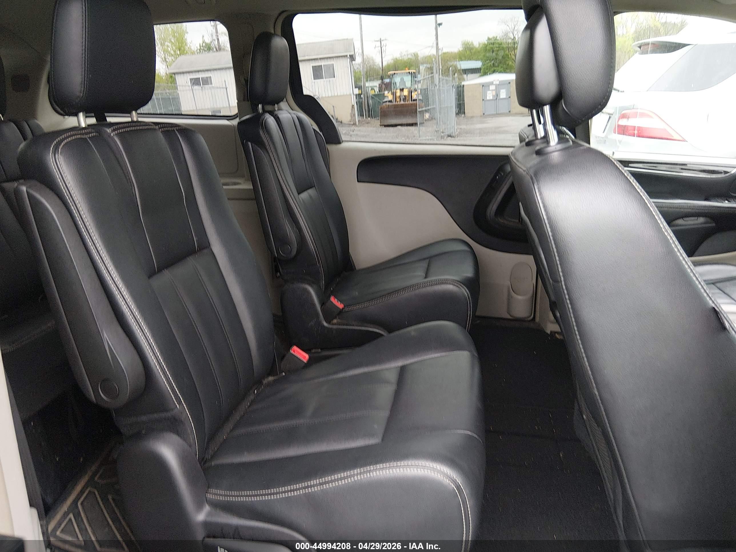 CHRYSLER TOWN image 8