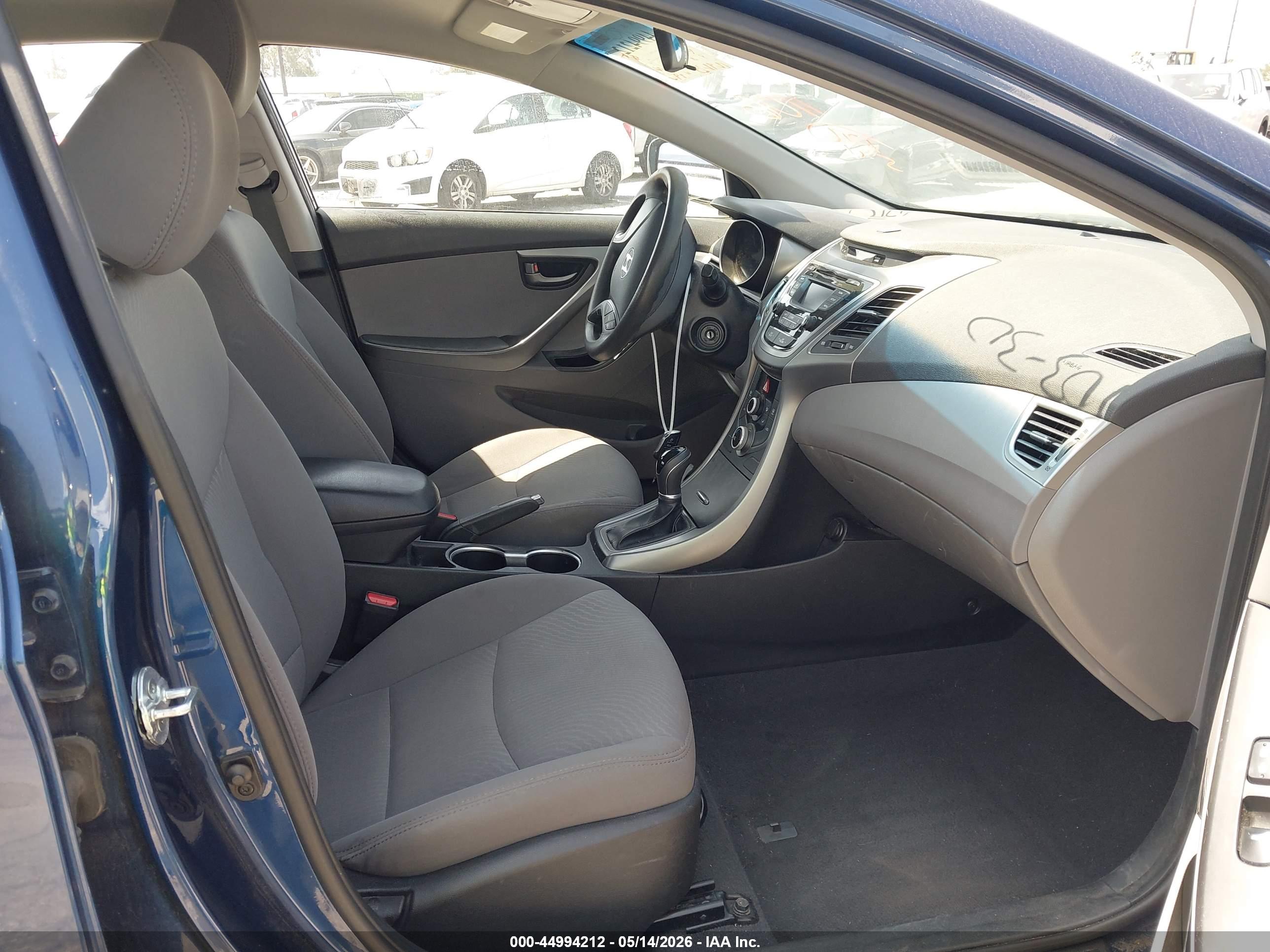HYUNDAI ELANTRA image 5