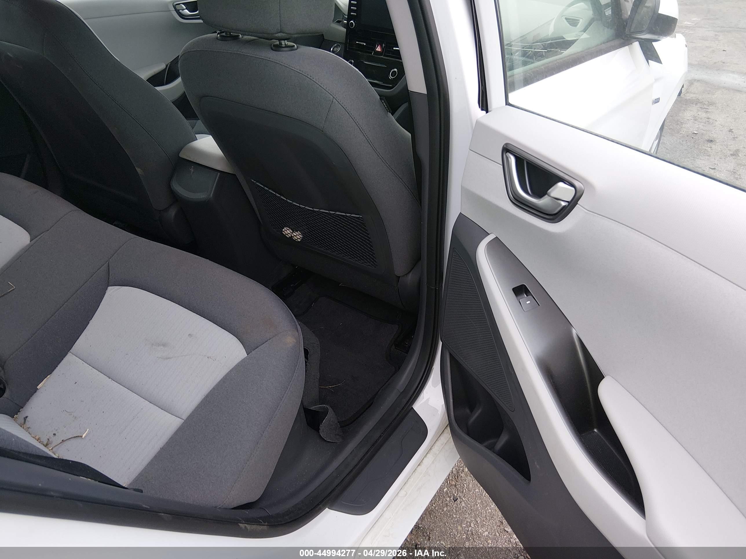 HYUNDAI IONIQ image 8