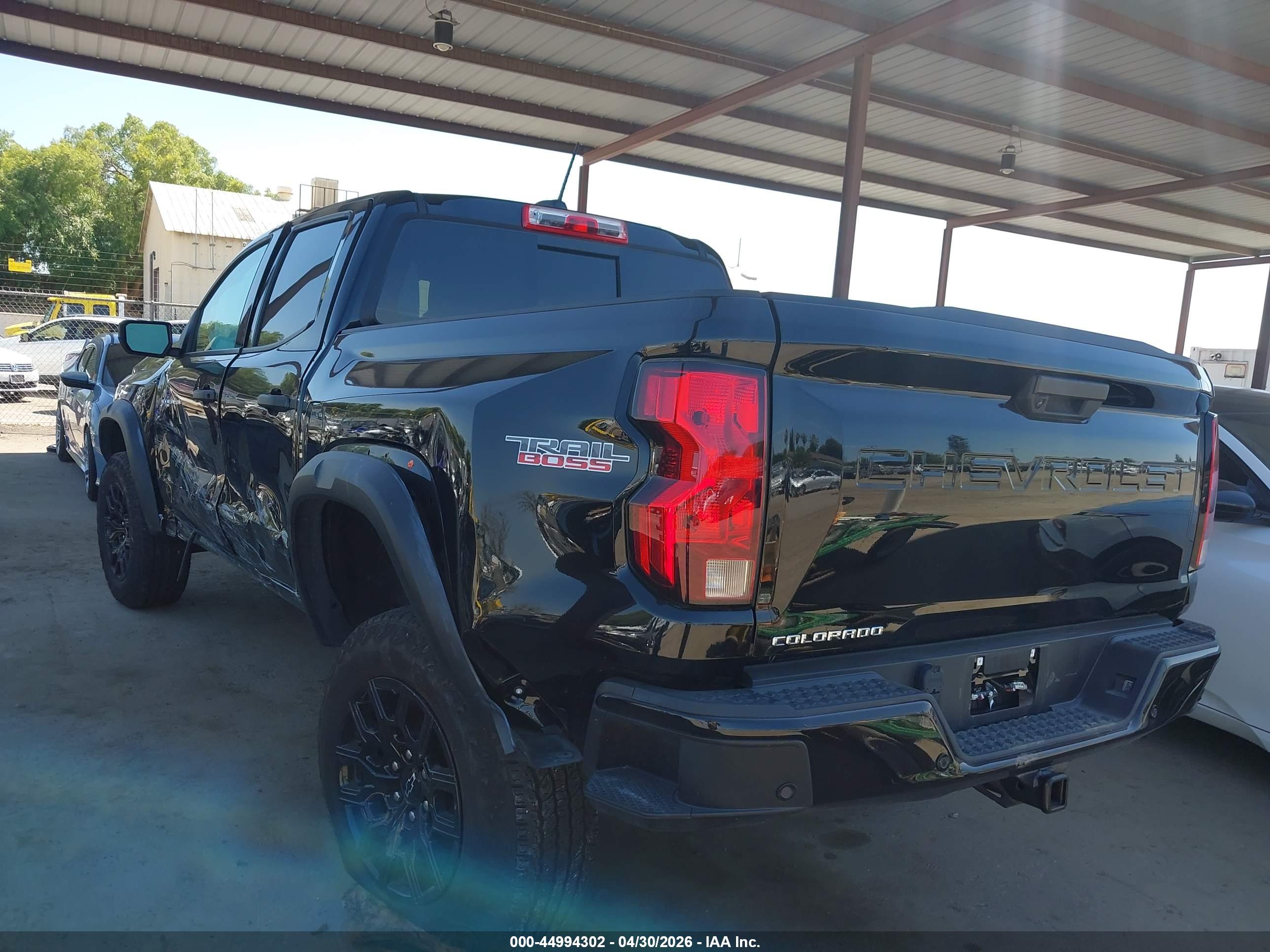 CHEVROLET COLORADO image 3