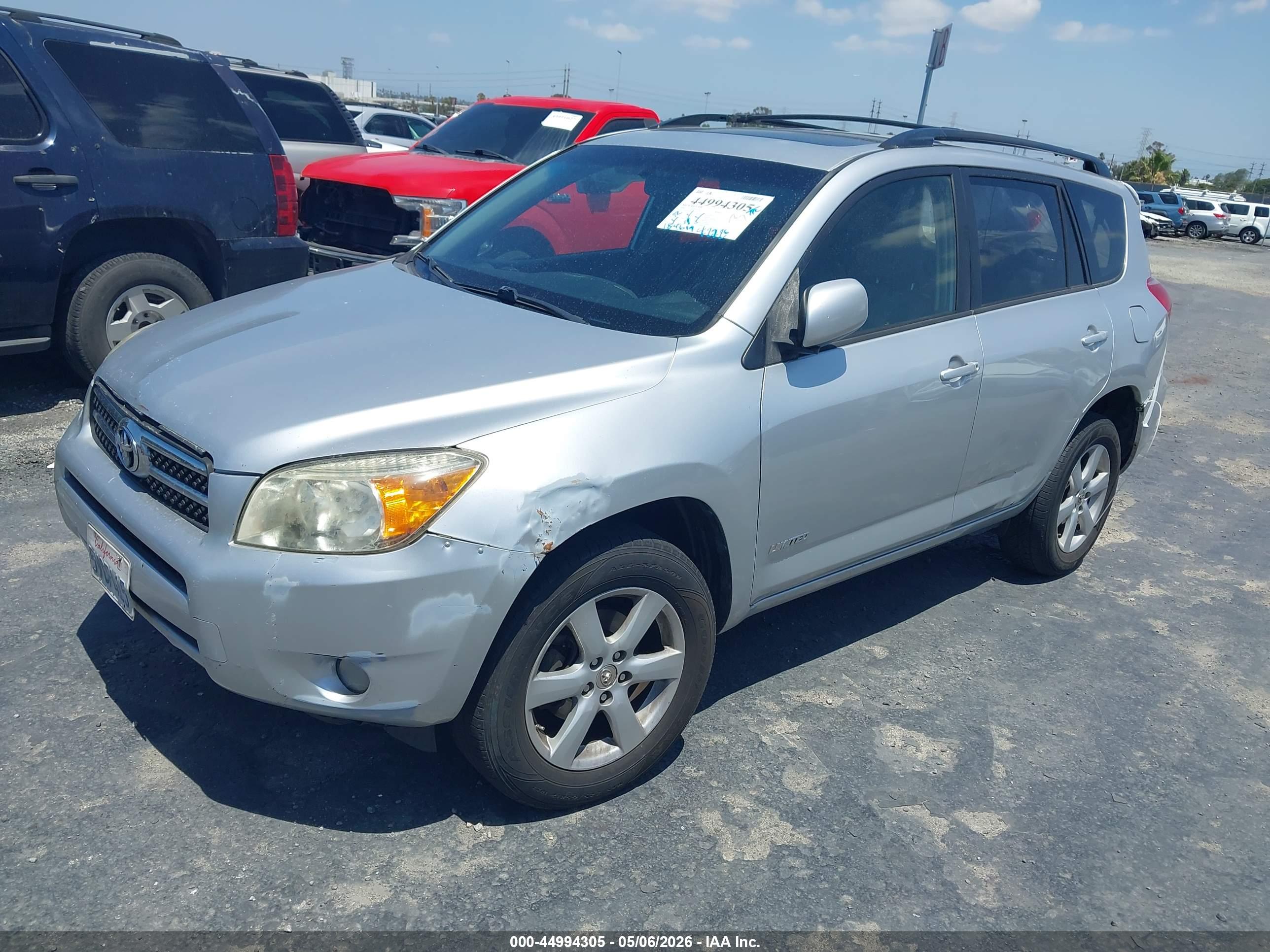 TOYOTA RAV4 image 2