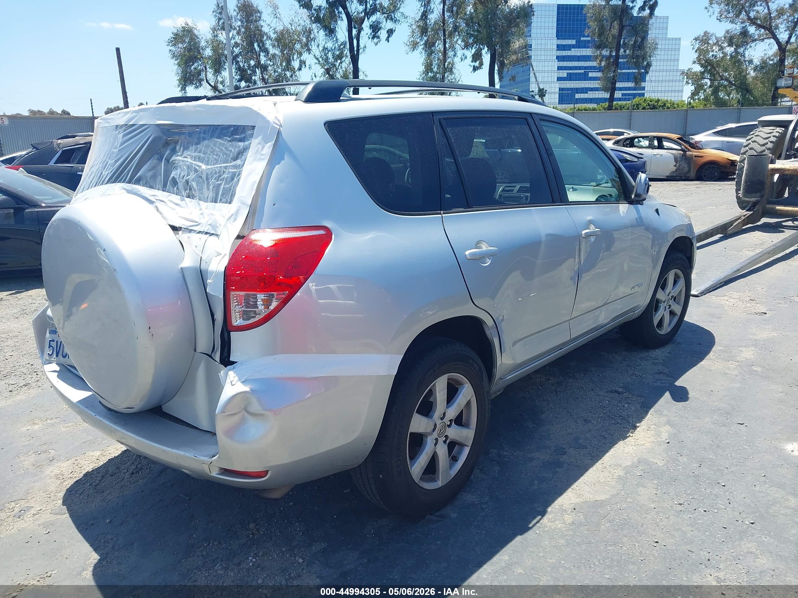 TOYOTA RAV4 image 4
