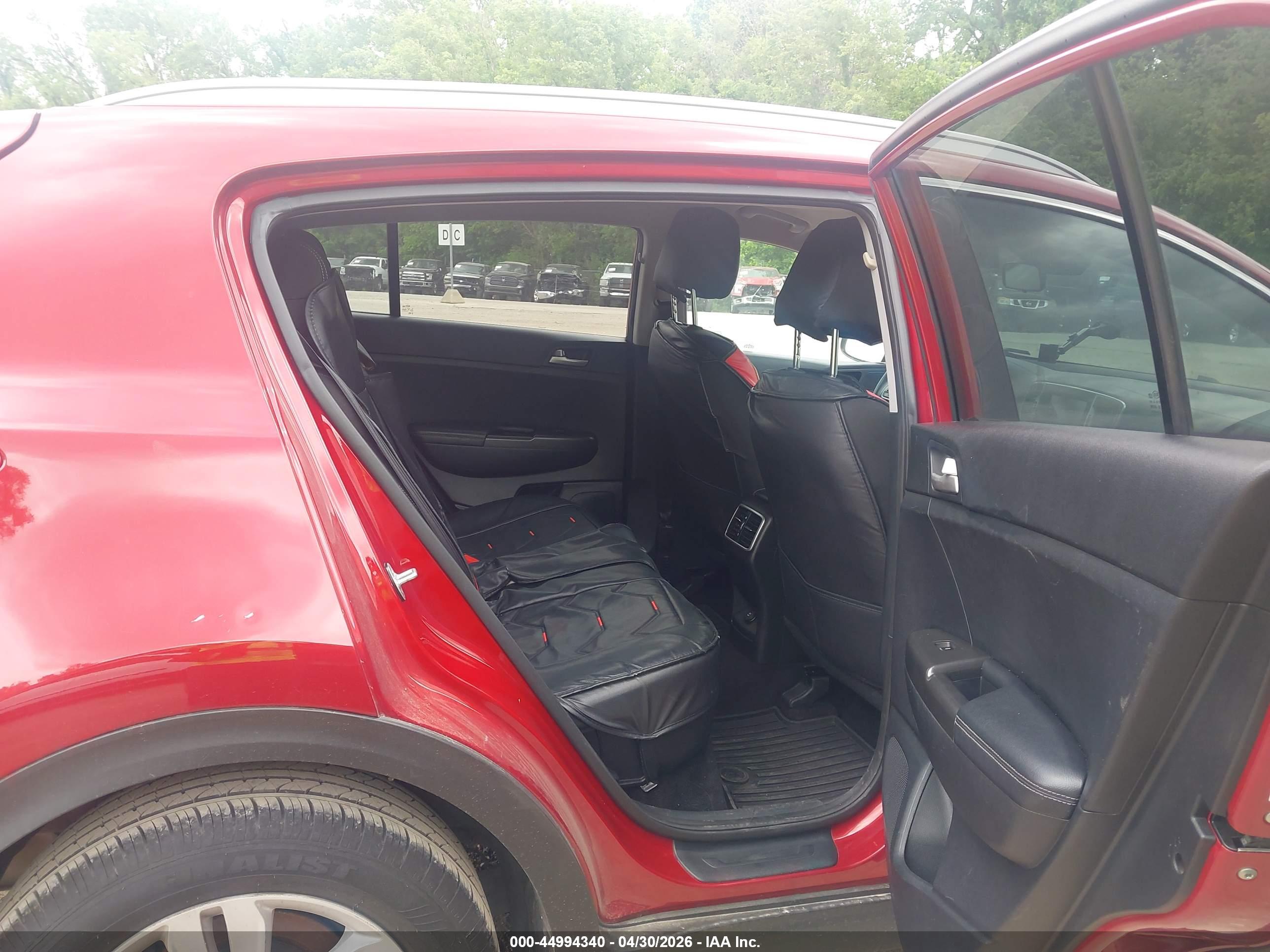 KIA SPORTAGE image 8