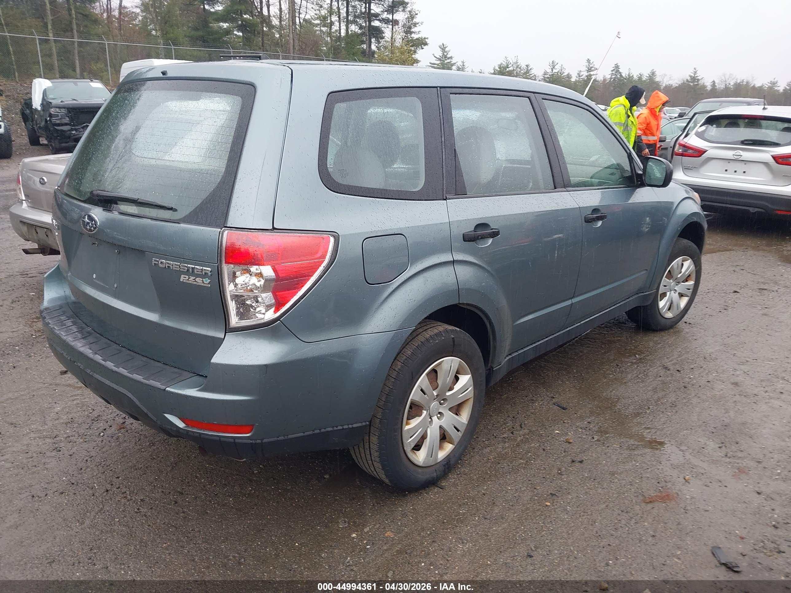 SUBARU FORESTER image 4