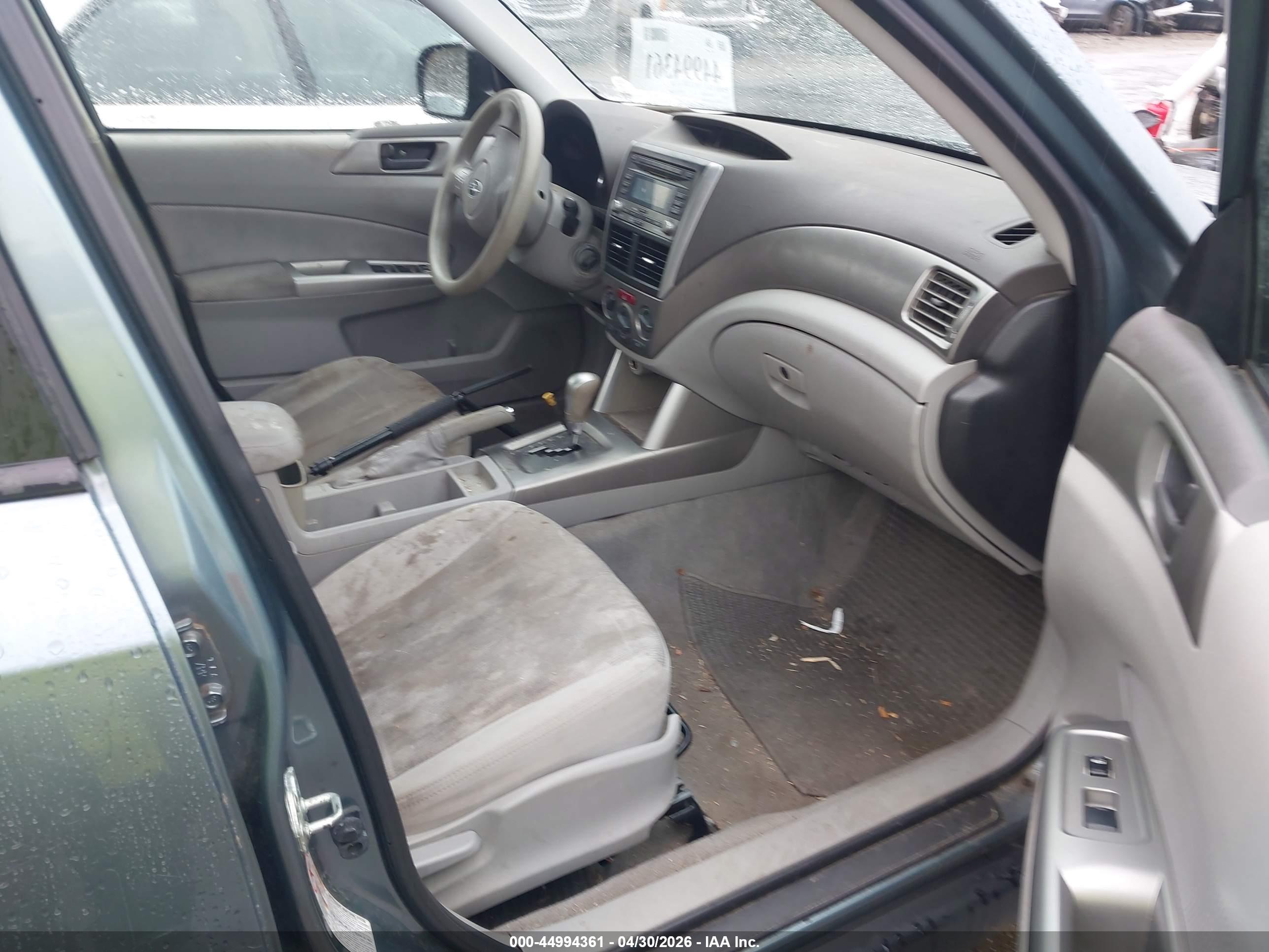 SUBARU FORESTER image 5